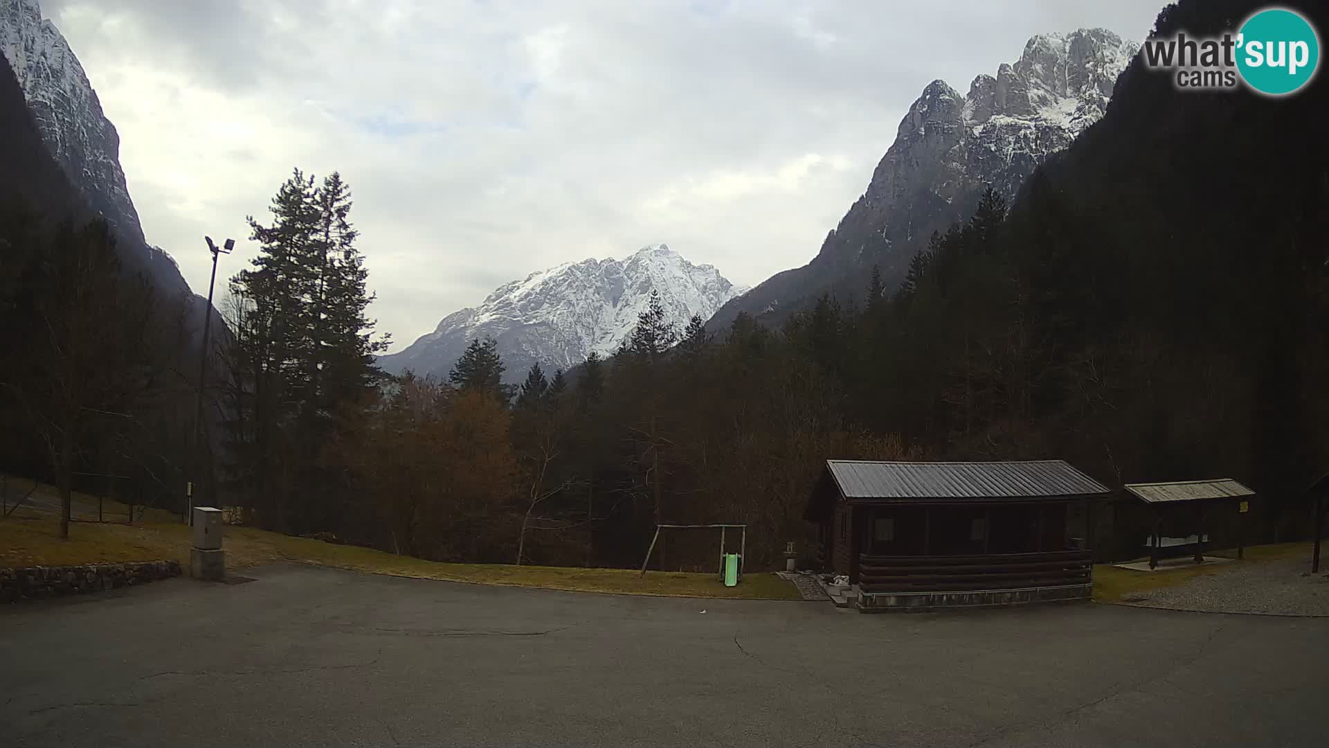 Web kamera Log pod Mangartom – Pogled na Jerebicu i Rombon – Bovec – Slovenija