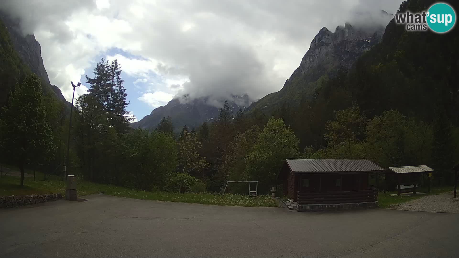 Web kamera Log pod Mangartom – Pogled na Jerebicu i Rombon – Bovec – Slovenija