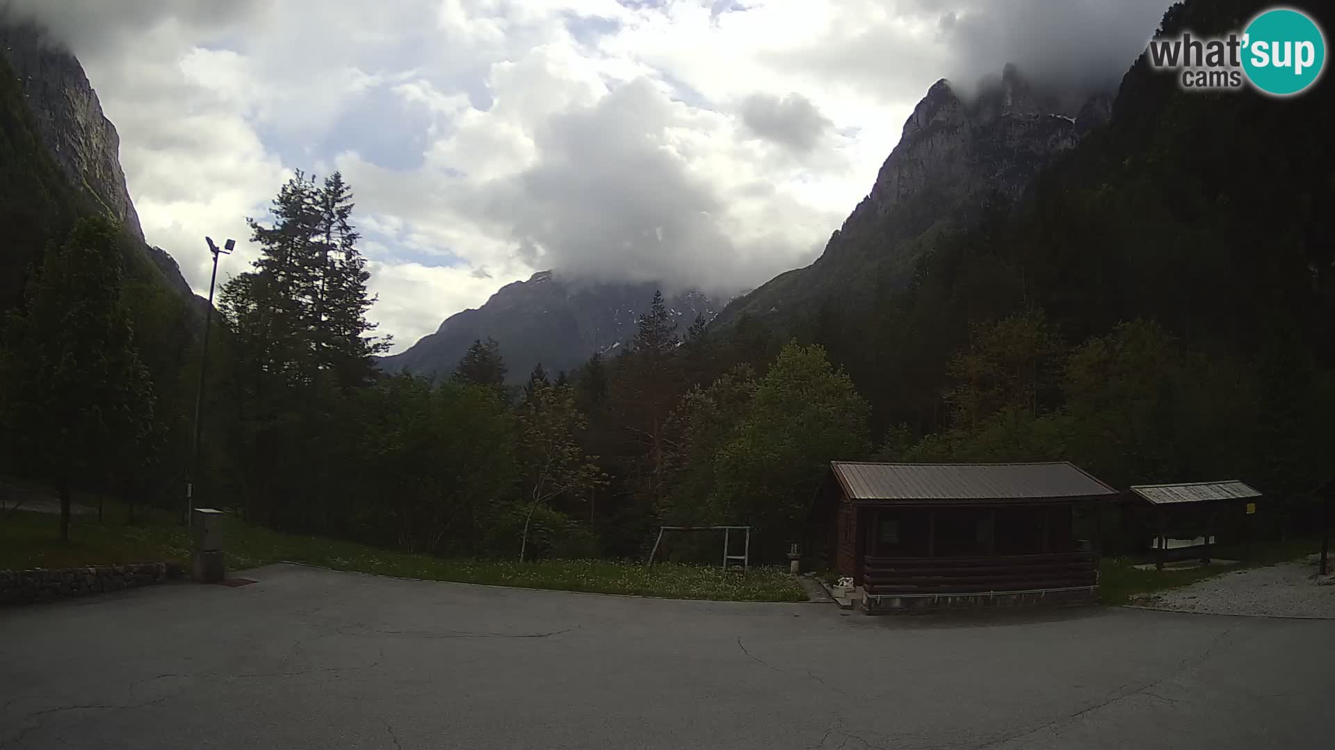 Log pod Mangartom webcam – Vista su Jerebica e Rombon – Bovec – Slovenia