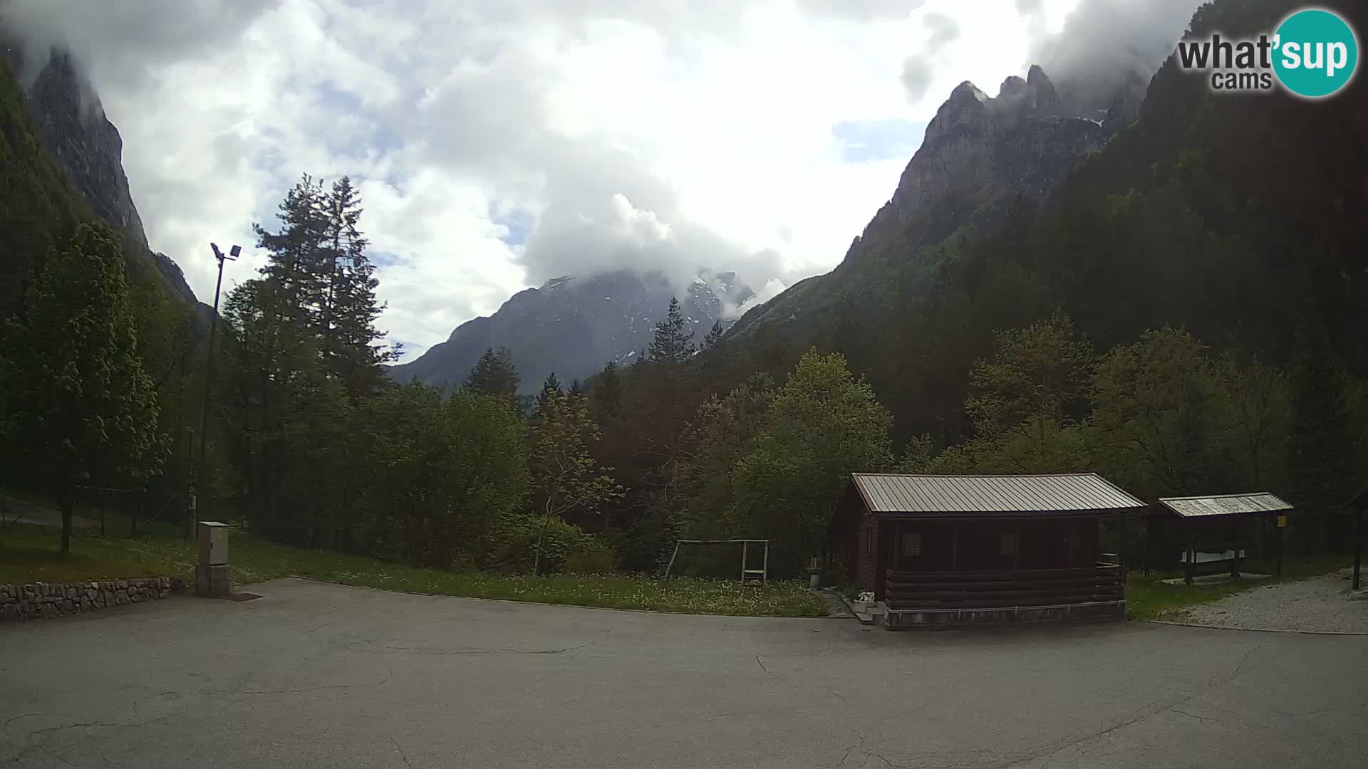 Web kamera Log pod Mangartom – Pogled na Jerebicu i Rombon – Bovec – Slovenija