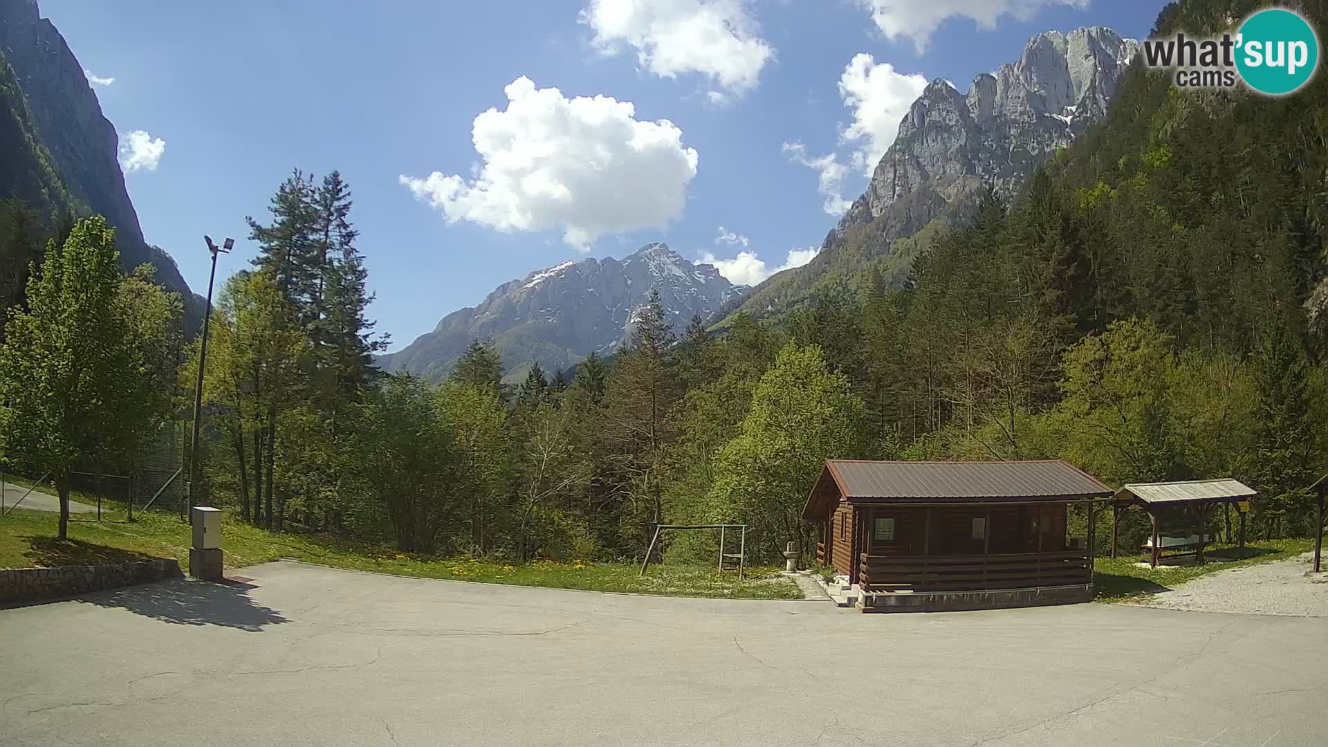 Spletna kamera Log pod Mangartom – Pogled na Jerebico in Rombon – Bovec – Slovenija