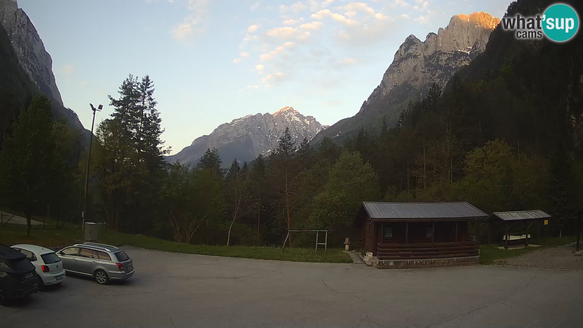 Log pod Mangartom webcam – Vista su Jerebica e Rombon – Bovec – Slovenia