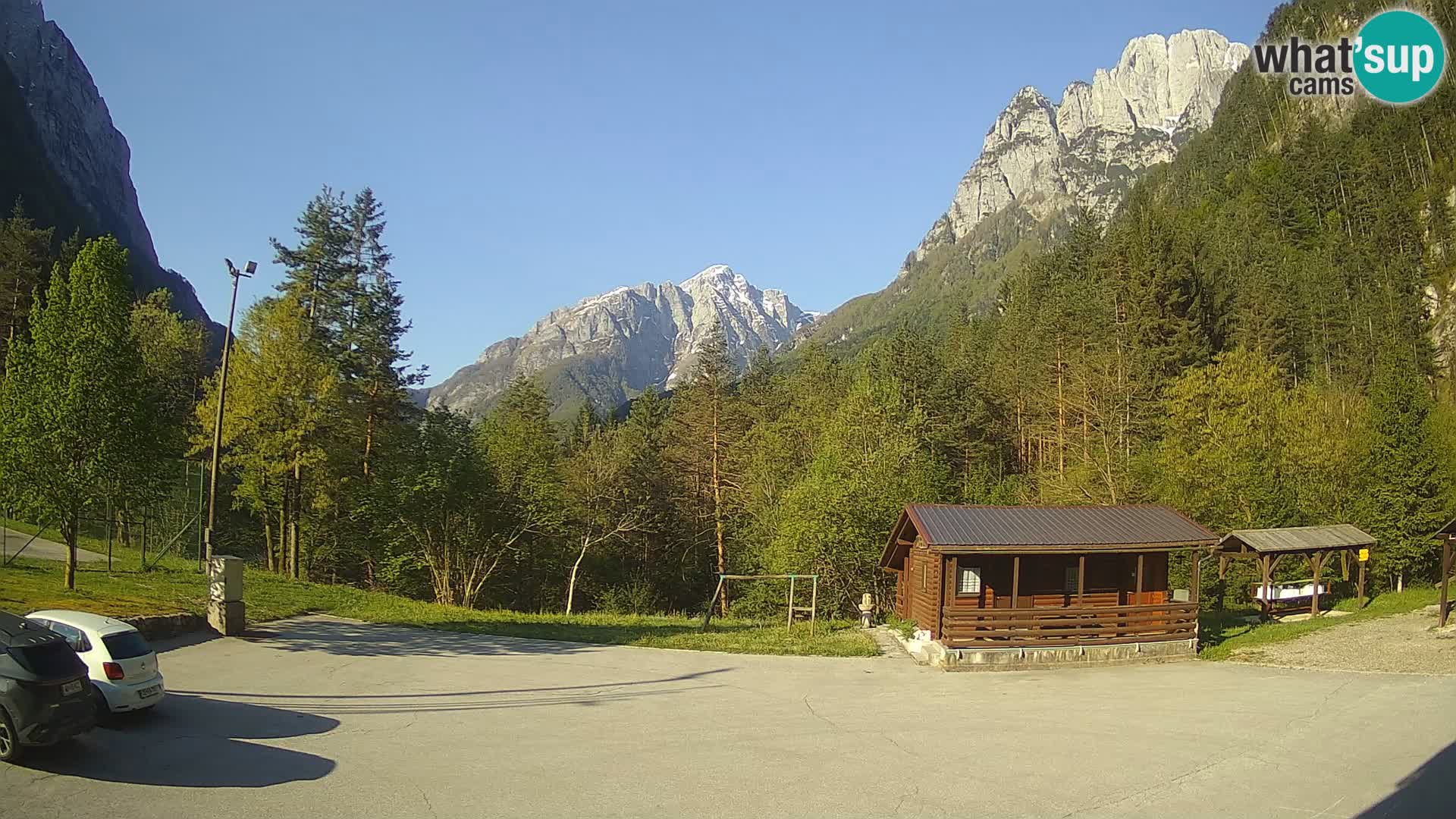 Web kamera Log pod Mangartom – Pogled na Jerebicu i Rombon – Bovec – Slovenija