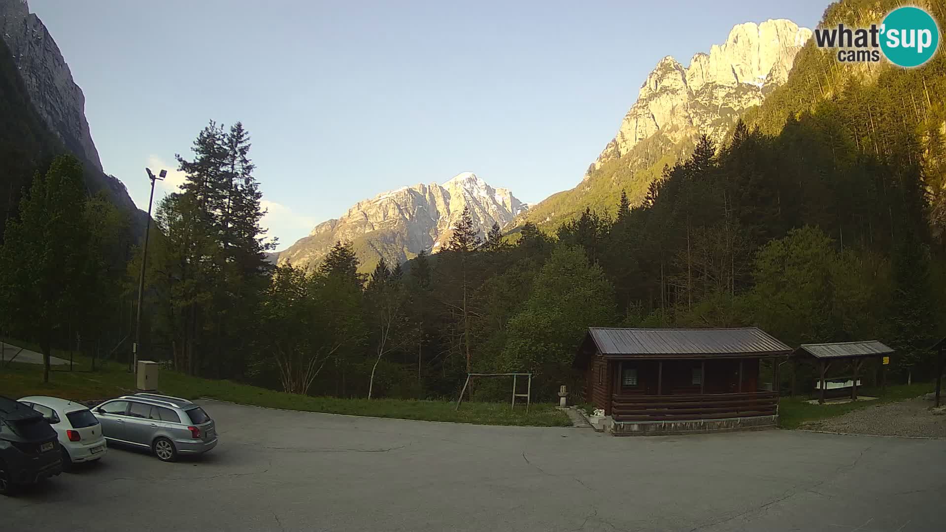 Log pod Mangartom webcam – Vista su Jerebica e Rombon – Bovec – Slovenia