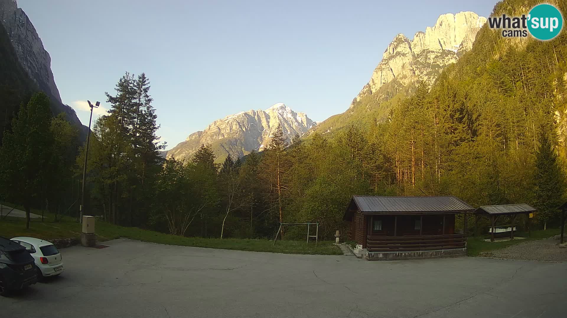 Log pod Mangartom webcam – Vista su Jerebica e Rombon – Bovec – Slovenia