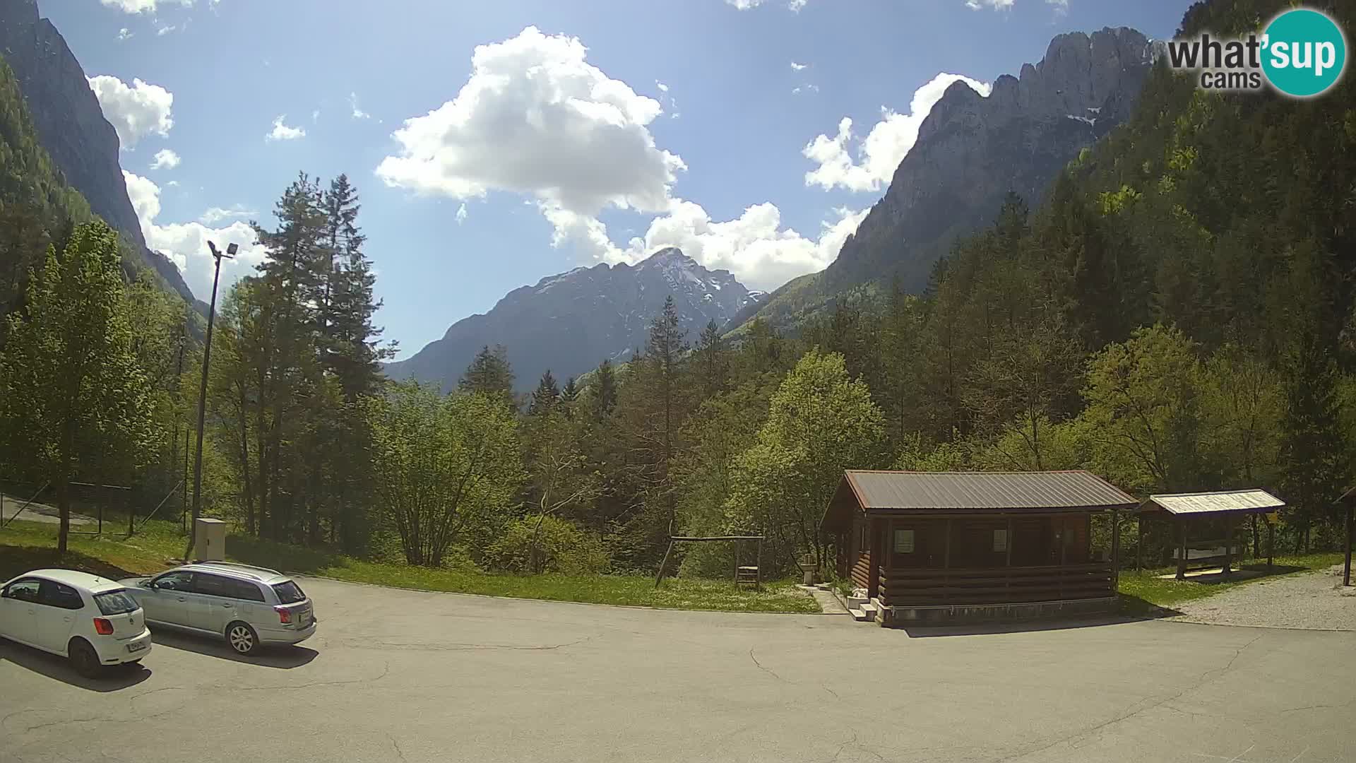 Spletna kamera Log pod Mangartom – Pogled na Jerebico in Rombon – Bovec – Slovenija