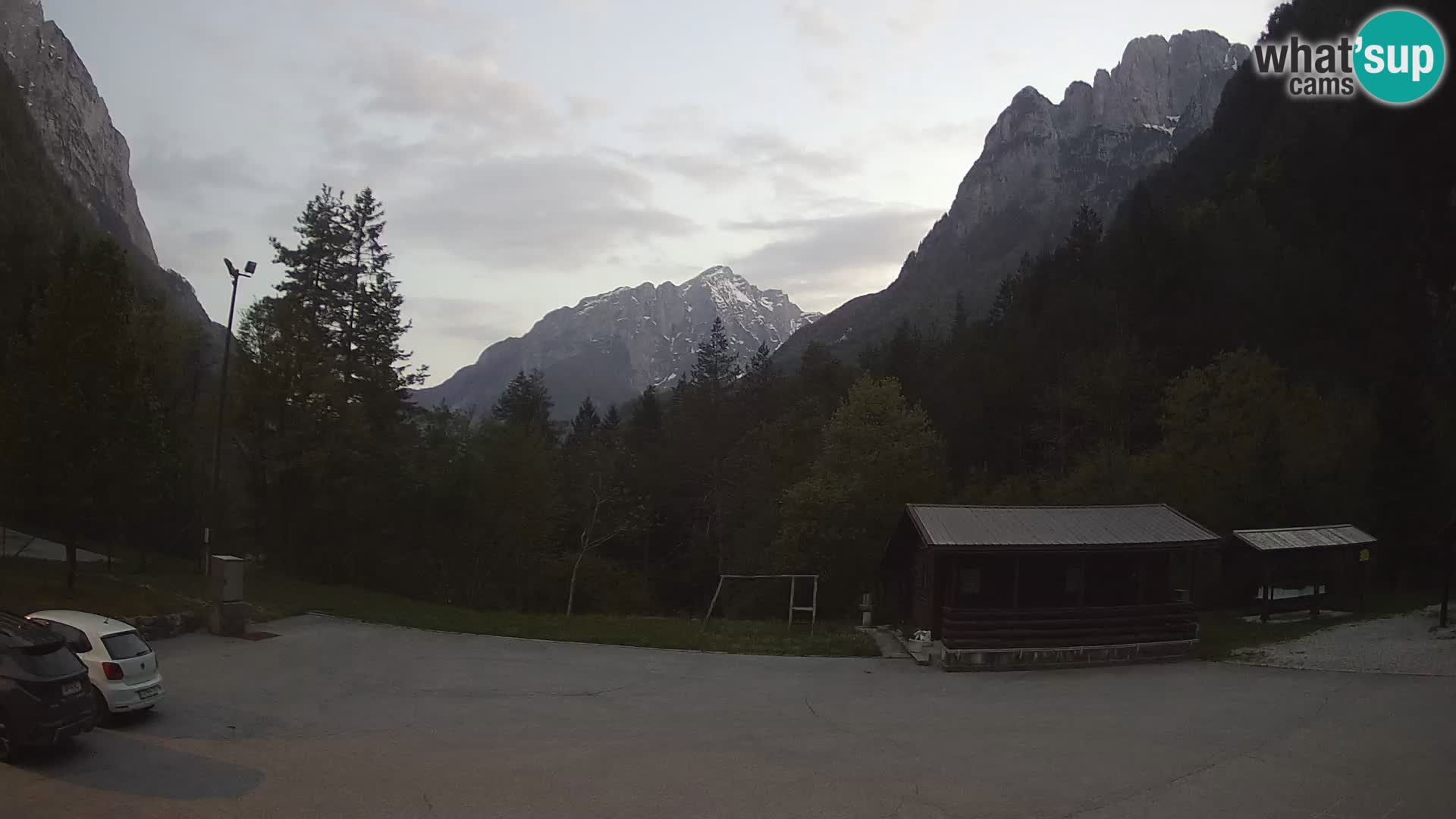 Web kamera Log pod Mangartom – Pogled na Jerebicu i Rombon – Bovec – Slovenija