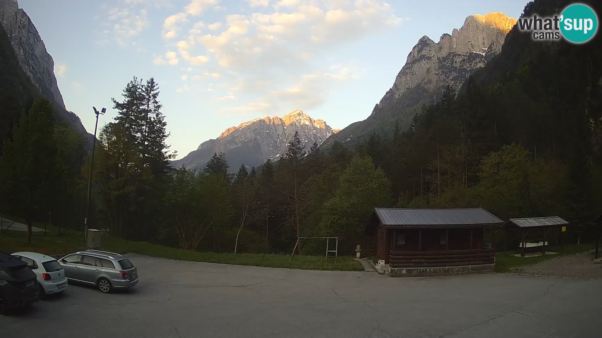 Web kamera Log pod Mangartom – Pogled na Jerebicu i Rombon – Bovec – Slovenija