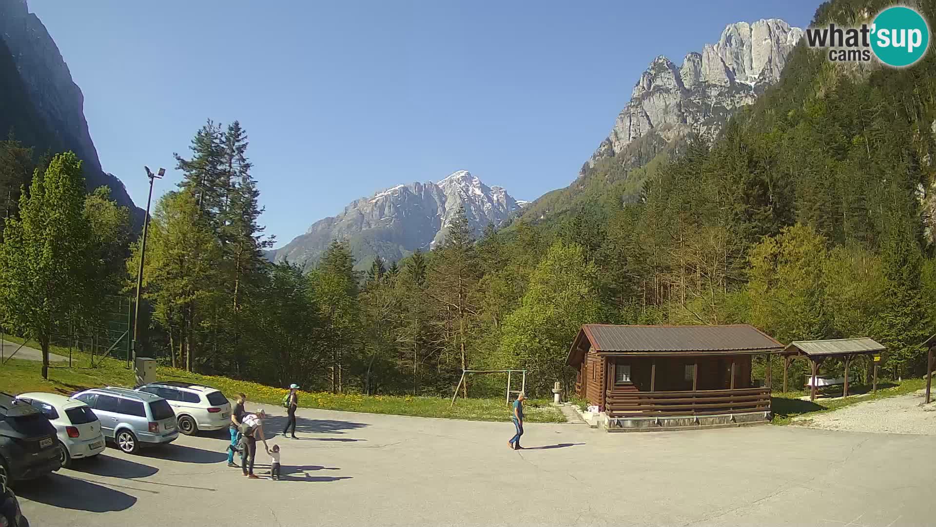 Spletna kamera Log pod Mangartom – Pogled na Jerebico in Rombon – Bovec – Slovenija