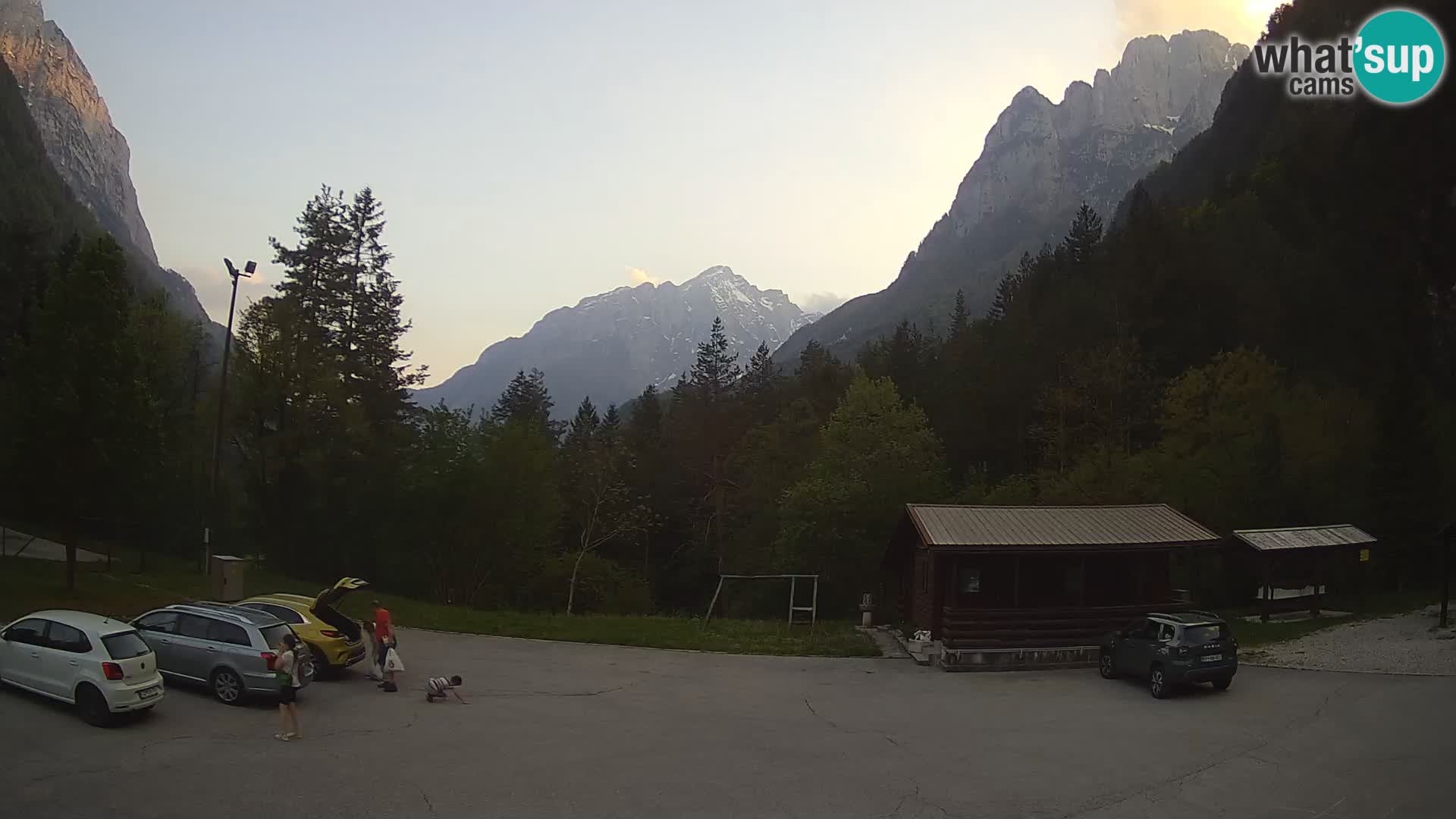 Web kamera Log pod Mangartom – Pogled na Jerebicu i Rombon – Bovec – Slovenija