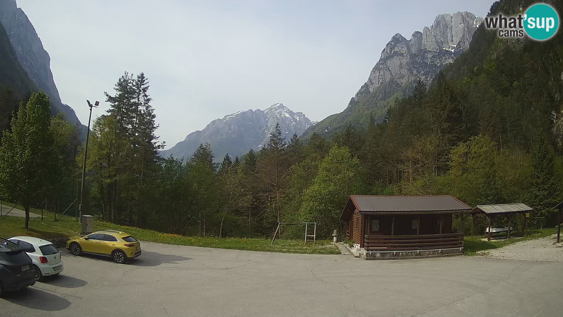 Spletna kamera Log pod Mangartom – Pogled na Jerebico in Rombon – Bovec – Slovenija