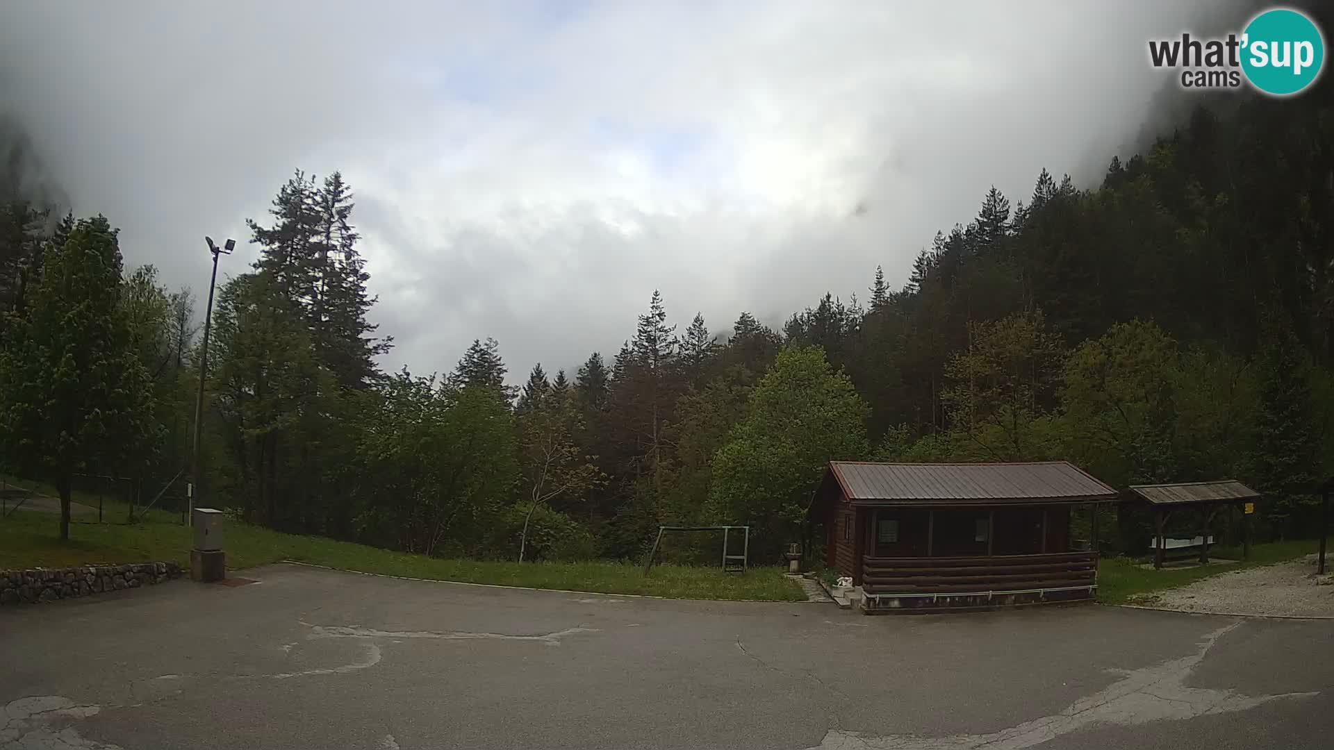 Spletna kamera Log pod Mangartom – Pogled na Jerebico in Rombon – Bovec – Slovenija