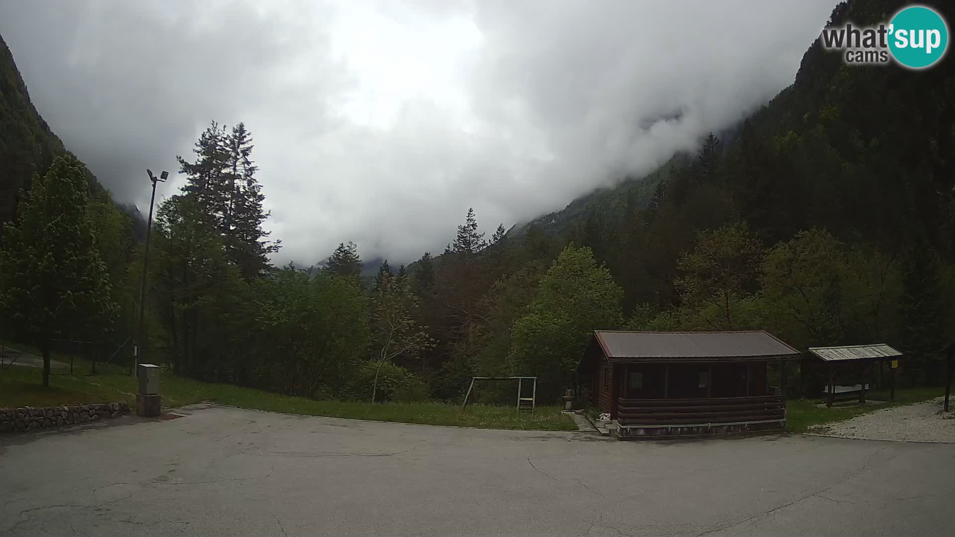 Spletna kamera Log pod Mangartom – Pogled na Jerebico in Rombon – Bovec – Slovenija