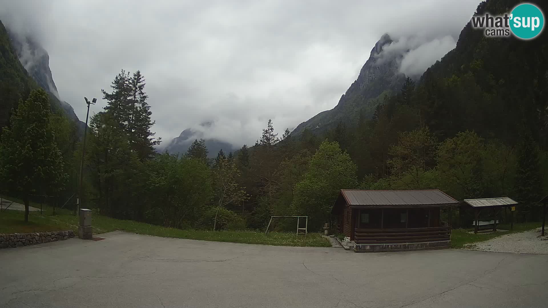 Web kamera Log pod Mangartom – Pogled na Jerebicu i Rombon – Bovec – Slovenija