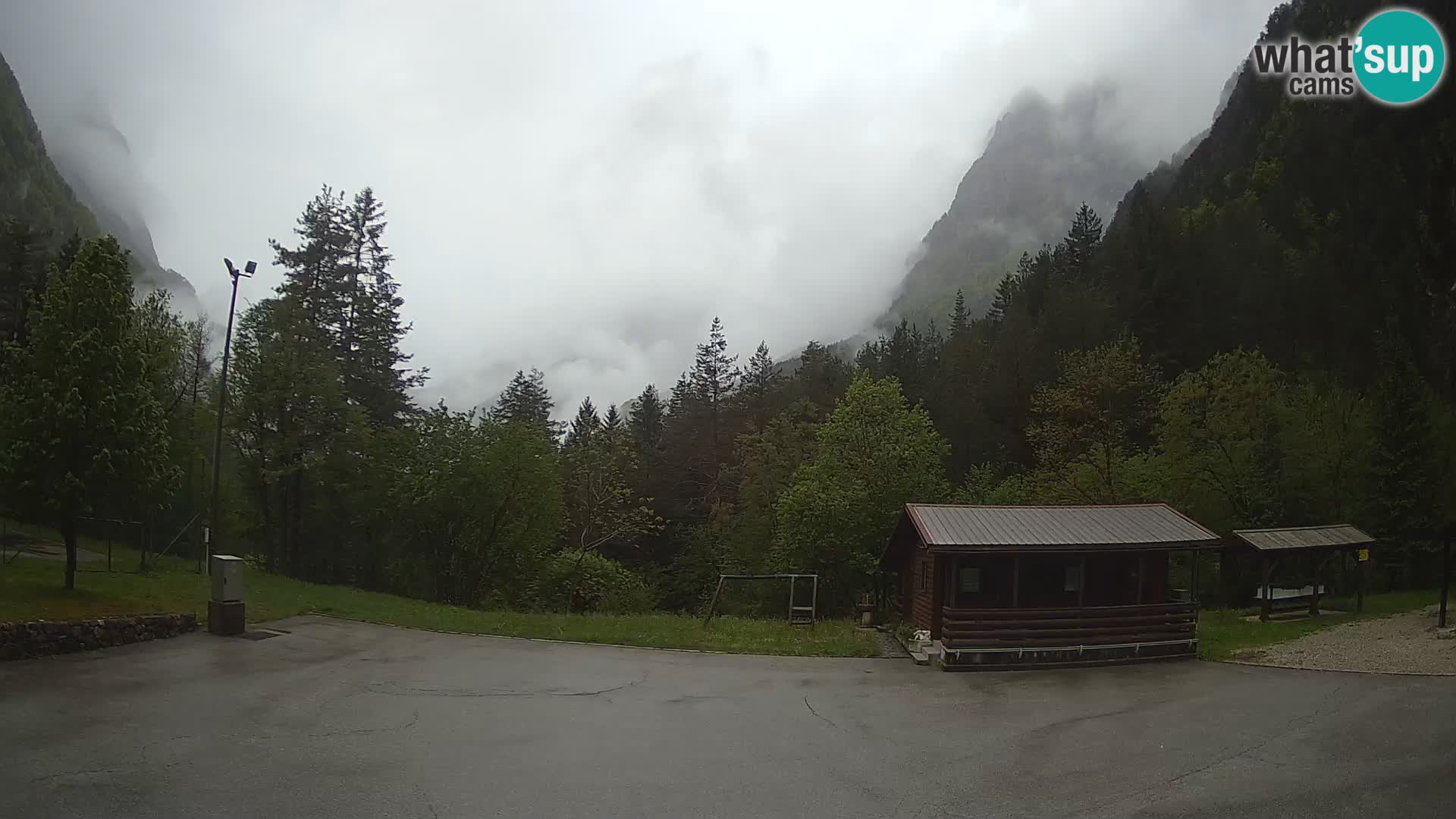 Spletna kamera Log pod Mangartom – Pogled na Jerebico in Rombon – Bovec – Slovenija