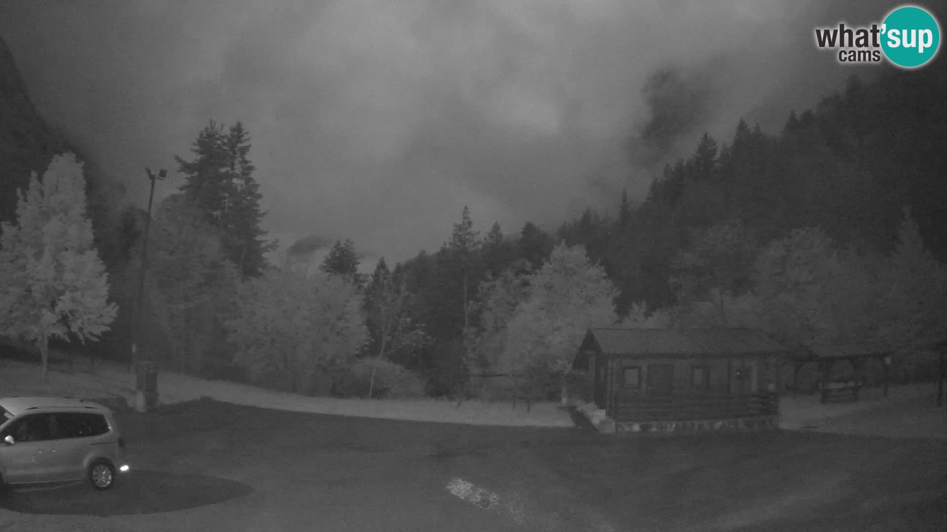 Spletna kamera Log pod Mangartom – Pogled na Jerebico in Rombon – Bovec – Slovenija