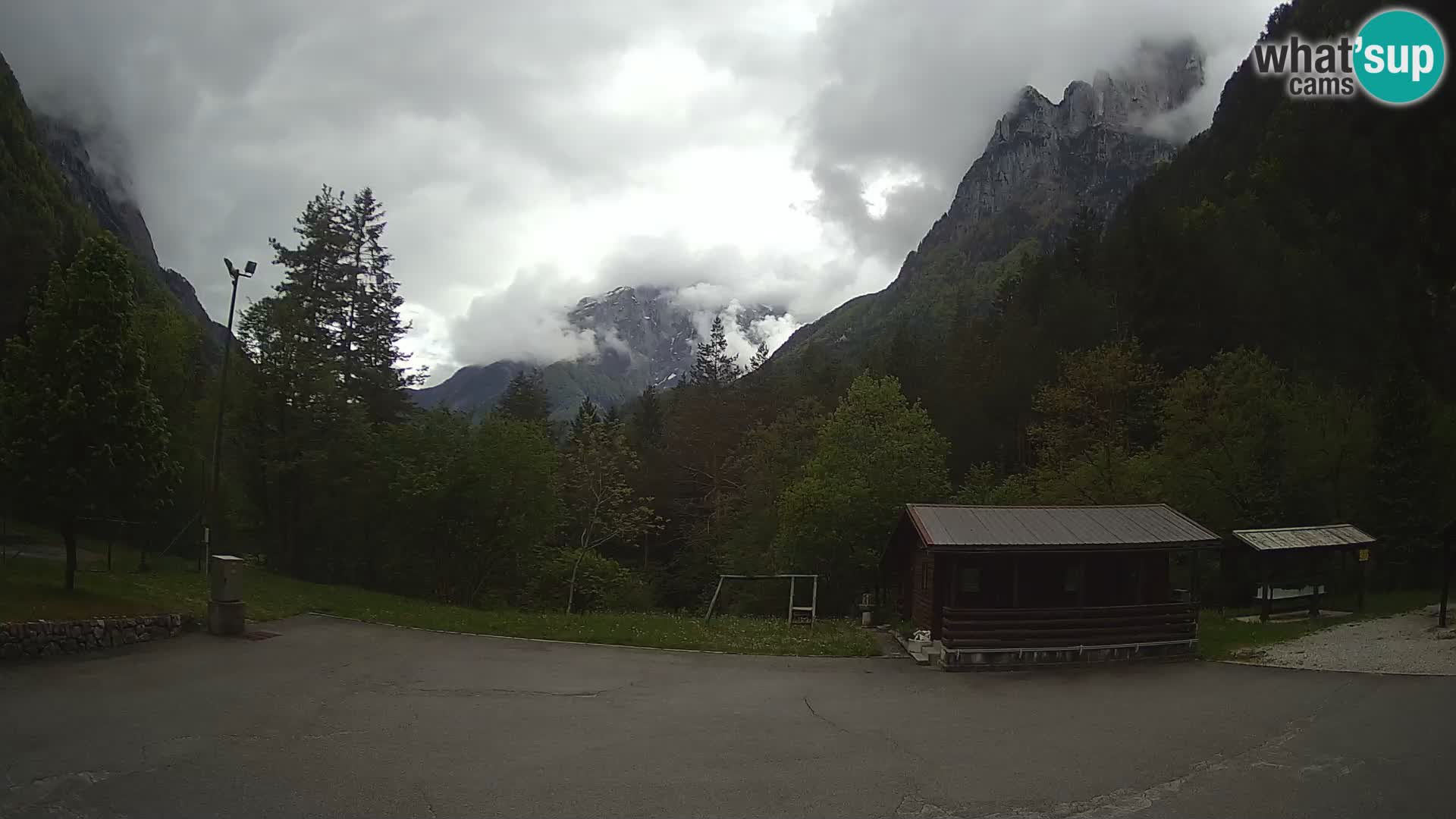 Web kamera Log pod Mangartom – Pogled na Jerebicu i Rombon – Bovec – Slovenija