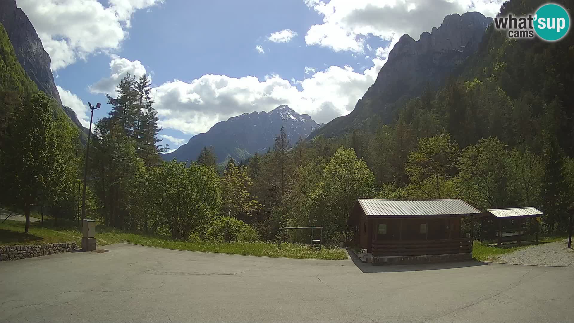 Spletna kamera Log pod Mangartom – Pogled na Jerebico in Rombon – Bovec – Slovenija