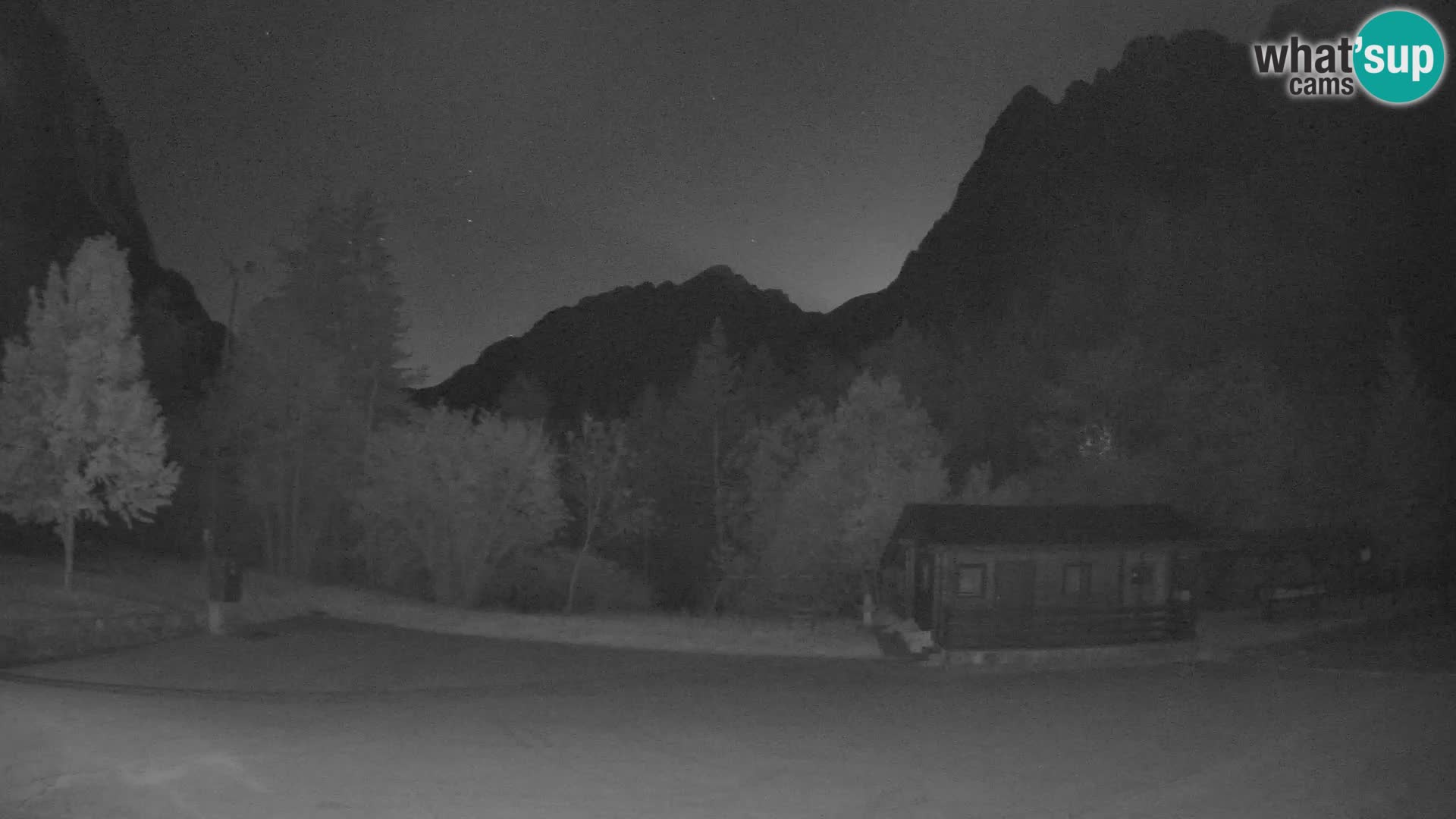 Spletna kamera Log pod Mangartom – Pogled na Jerebico in Rombon – Bovec – Slovenija