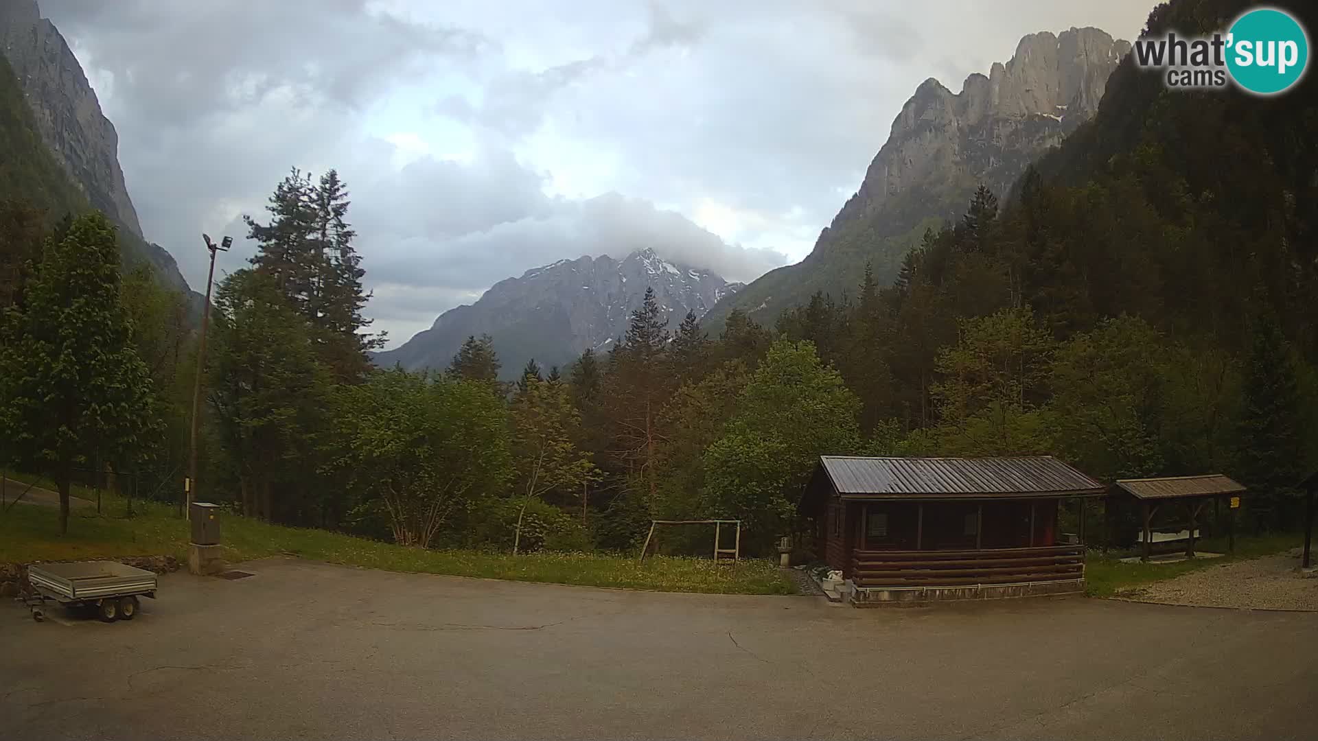 Log pod Mangartom webcam – Vista su Jerebica e Rombon – Bovec – Slovenia