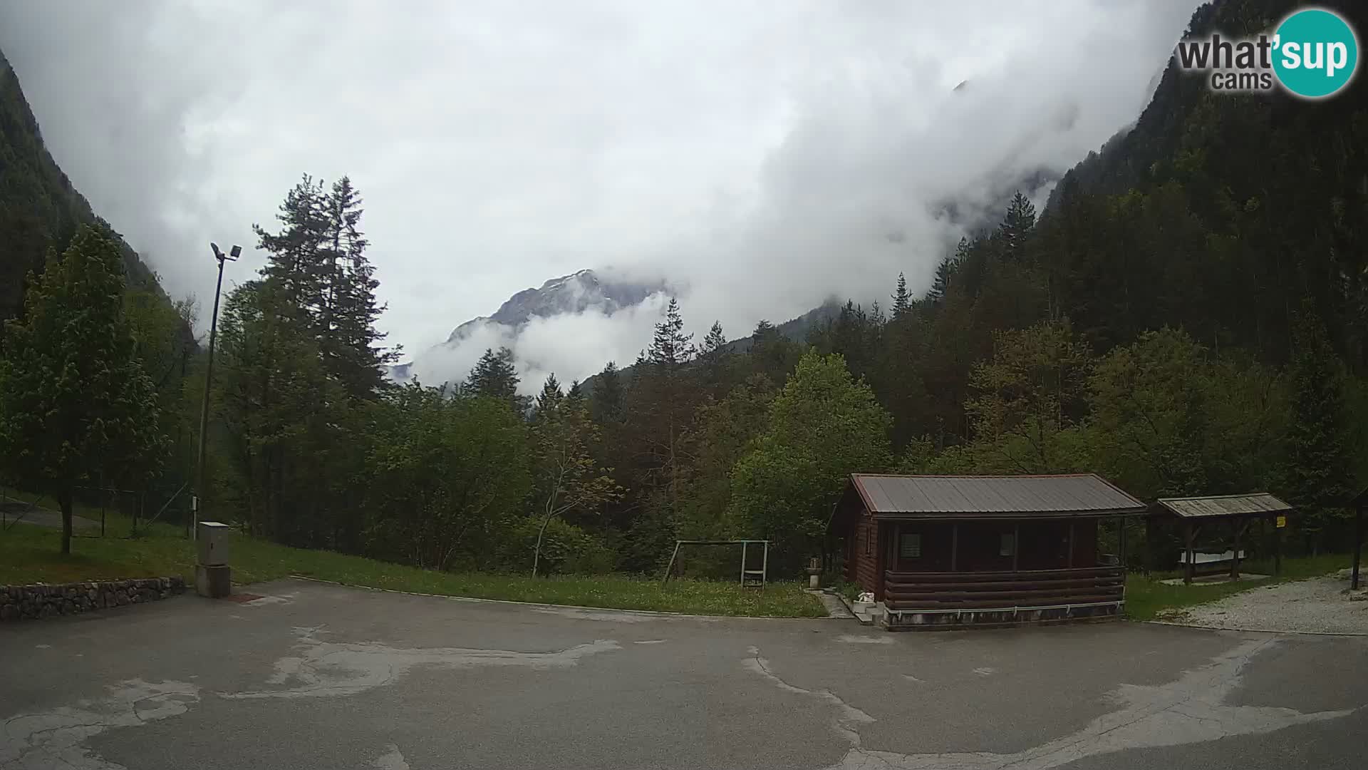 Spletna kamera Log pod Mangartom – Pogled na Jerebico in Rombon – Bovec – Slovenija
