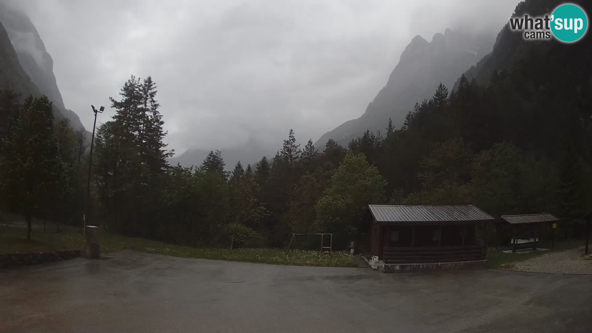 Spletna kamera Log pod Mangartom – Pogled na Jerebico in Rombon – Bovec – Slovenija