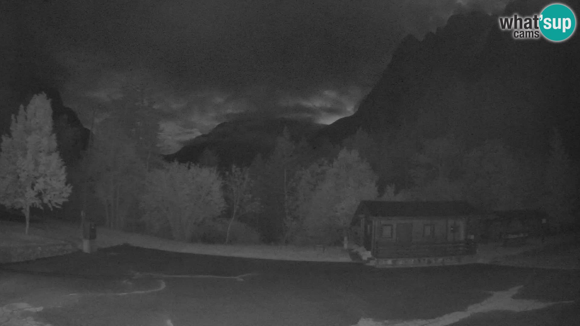 Spletna kamera Log pod Mangartom – Pogled na Jerebico in Rombon – Bovec – Slovenija