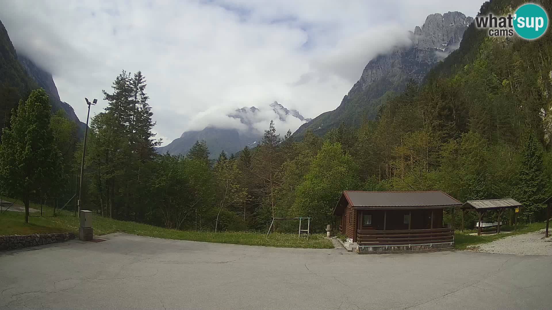 Log pod Mangartom webcam – Vista su Jerebica e Rombon – Bovec – Slovenia
