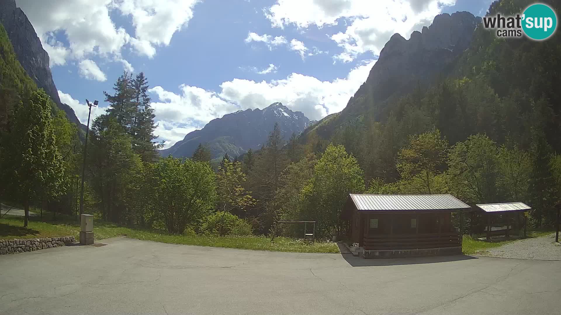 Log pod Mangartom webcam – Vista su Jerebica e Rombon – Bovec – Slovenia