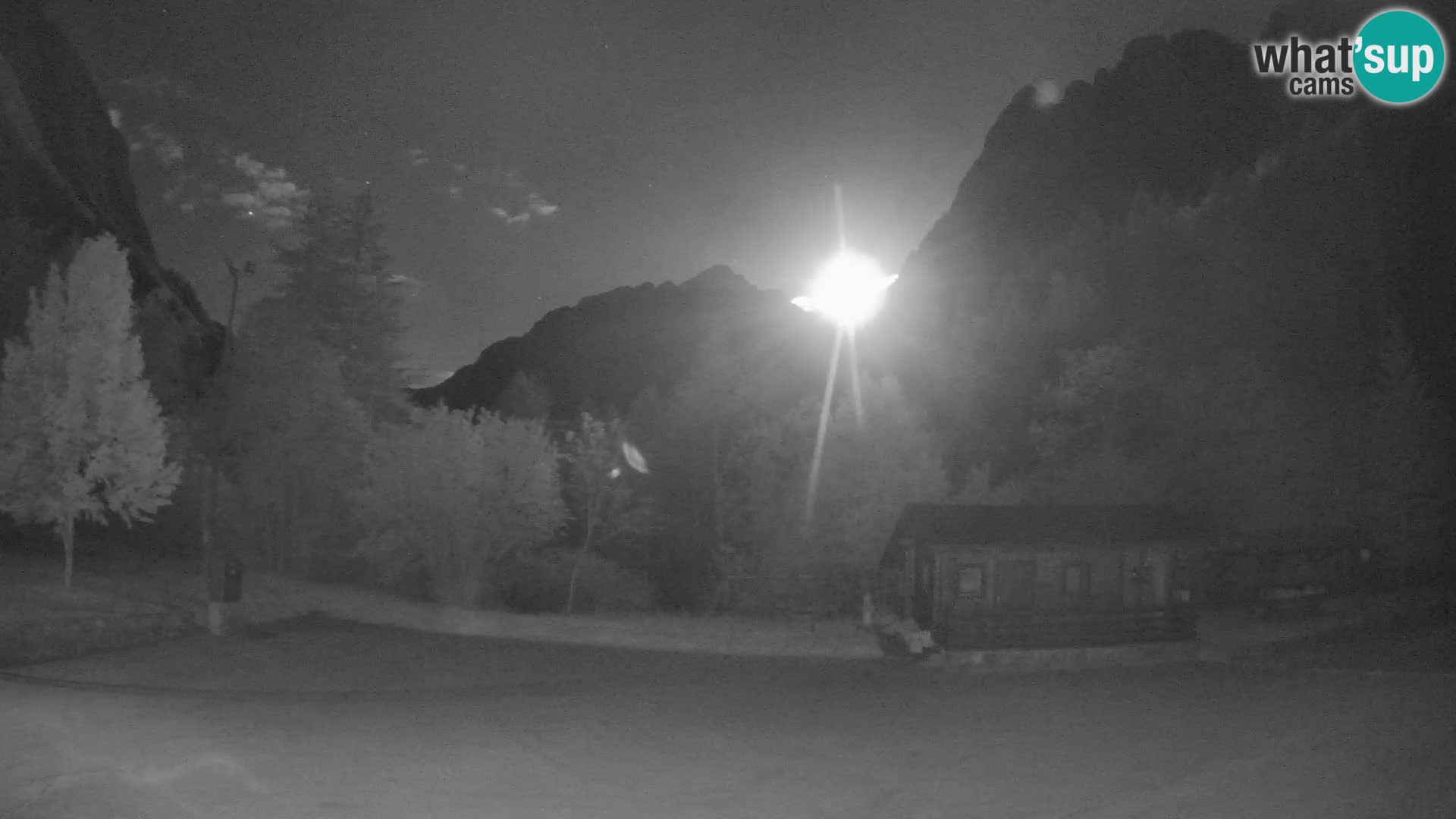 Log pod Mangartom webcam – Vista su Jerebica e Rombon – Bovec – Slovenia