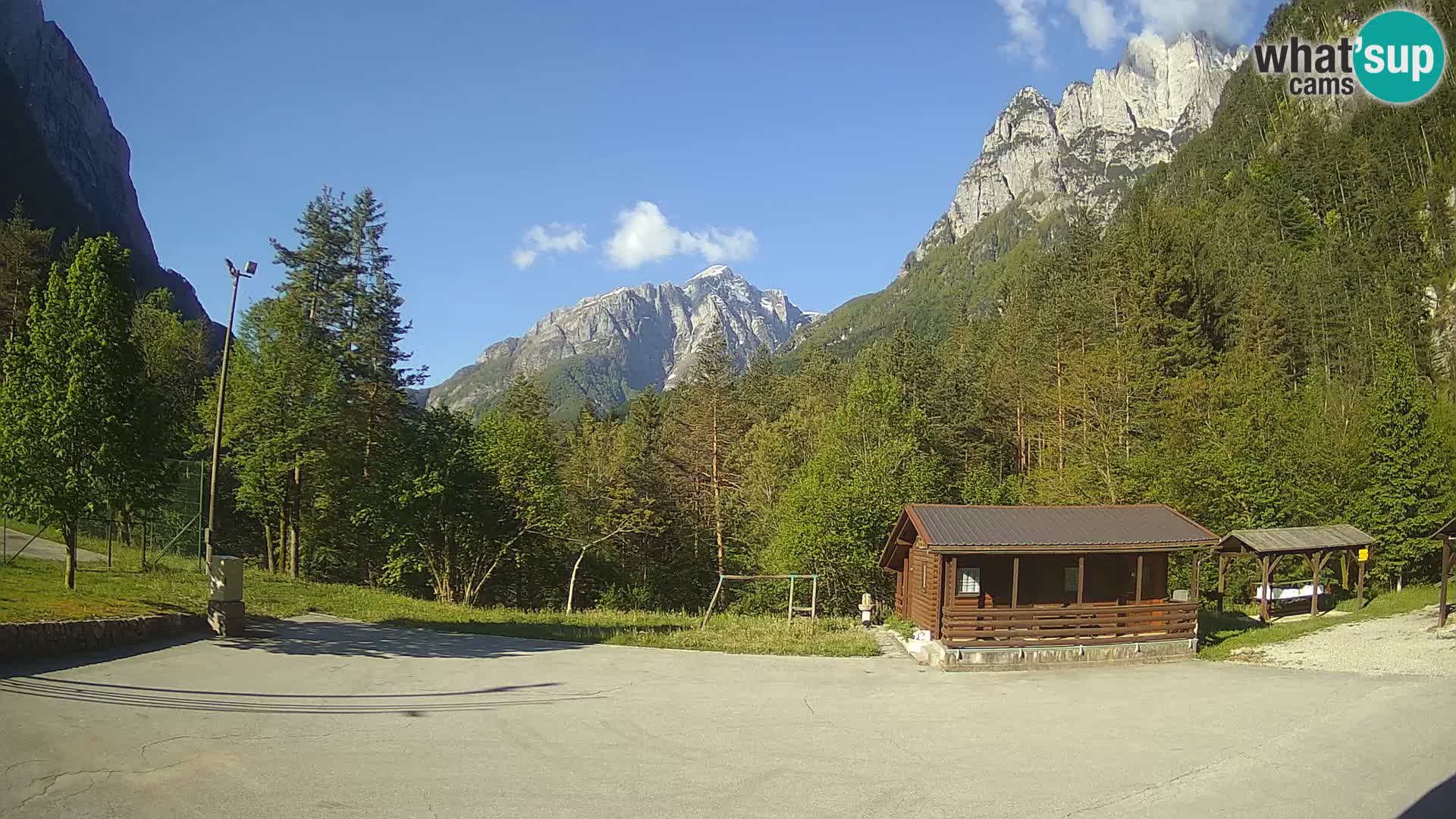 Web kamera Log pod Mangartom – Pogled na Jerebicu i Rombon – Bovec – Slovenija
