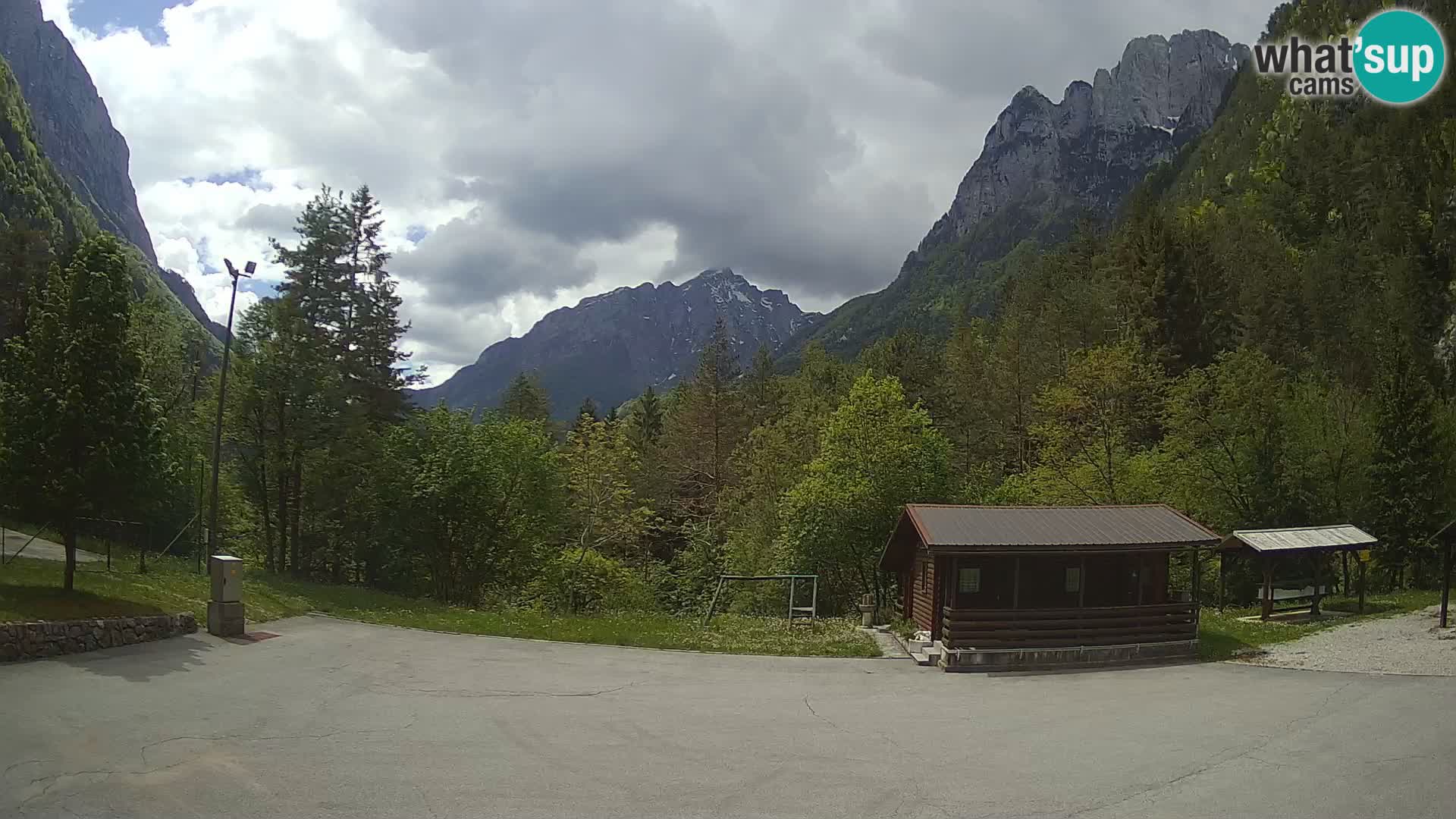 Spletna kamera Log pod Mangartom – Pogled na Jerebico in Rombon – Bovec – Slovenija