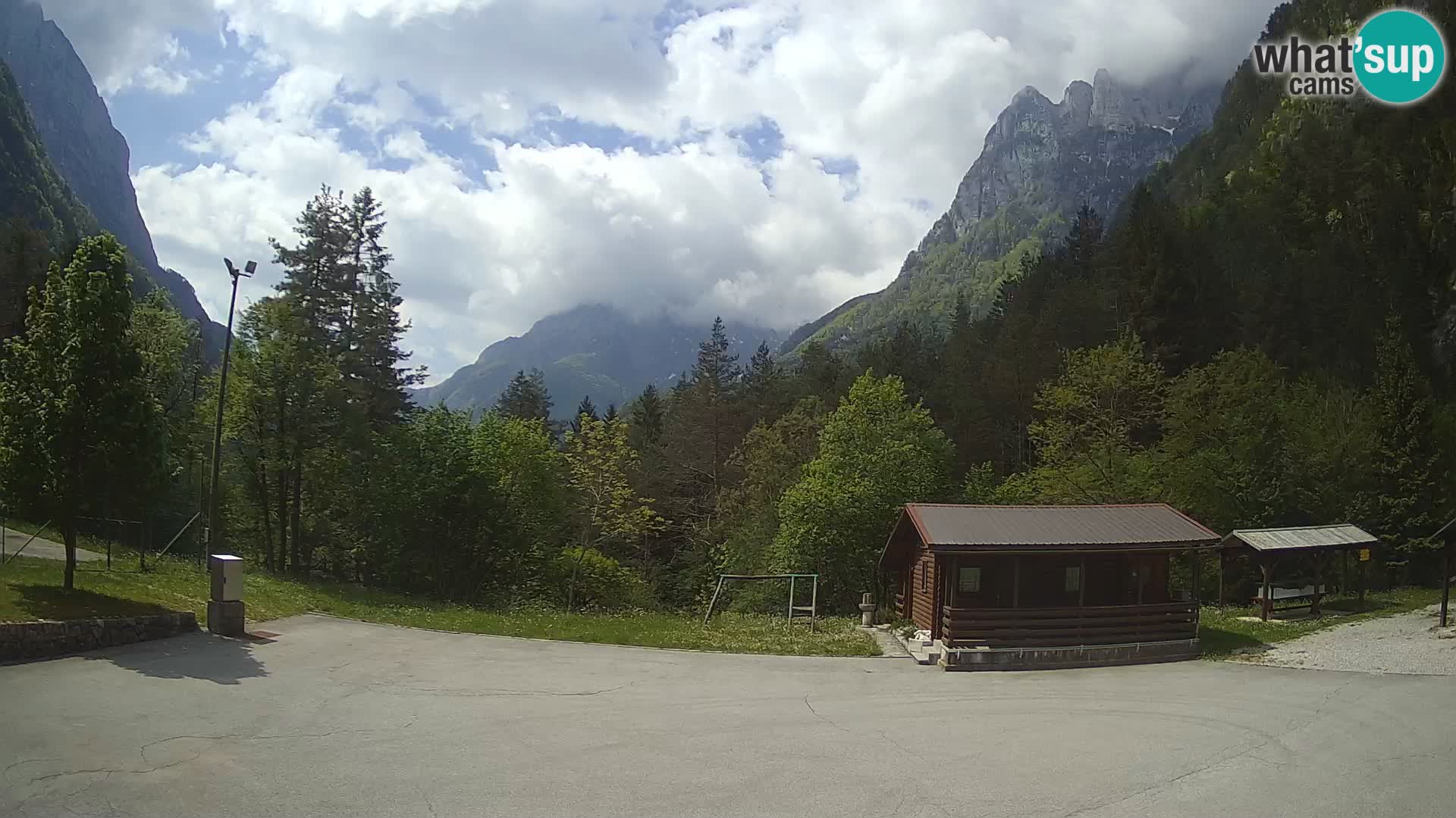 Log pod Mangartom webcam – Vista su Jerebica e Rombon – Bovec – Slovenia