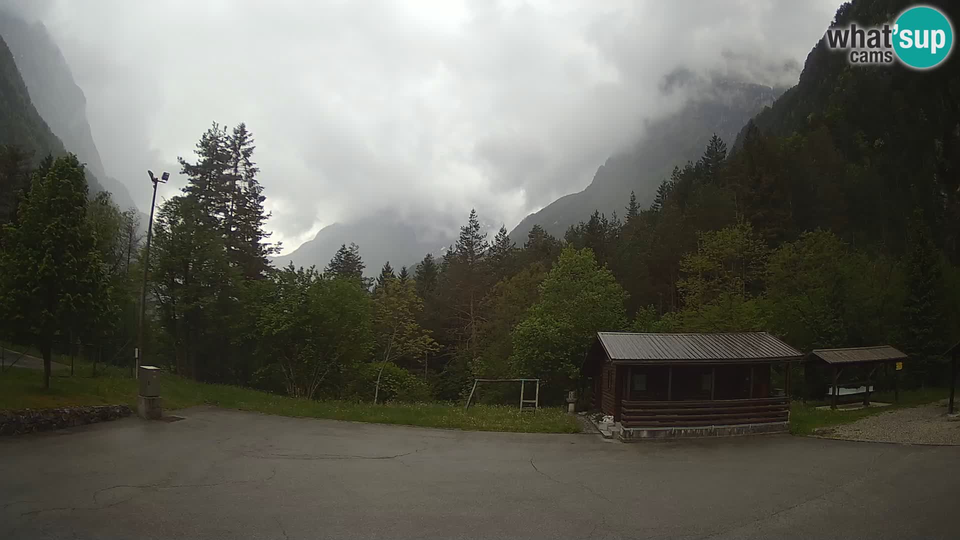Log pod Mangartom webcam – Vista su Jerebica e Rombon – Bovec – Slovenia