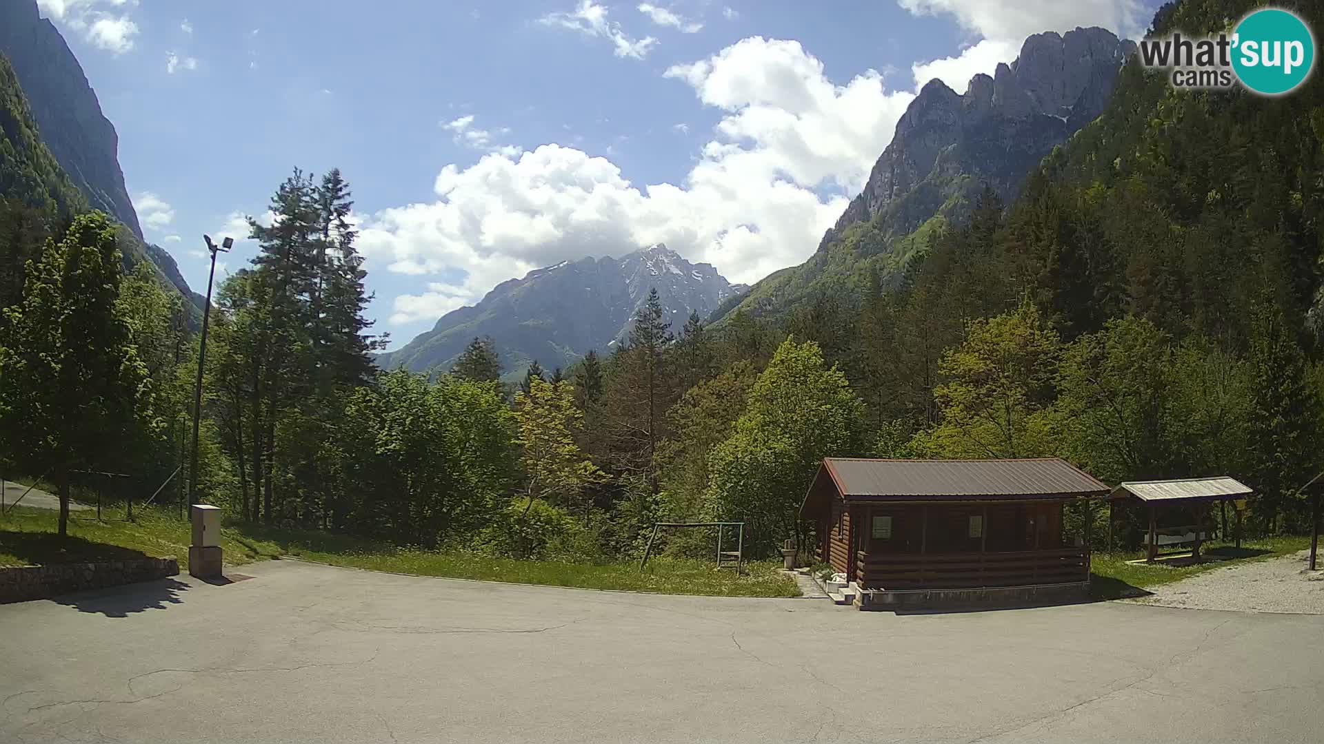 Spletna kamera Log pod Mangartom – Pogled na Jerebico in Rombon – Bovec – Slovenija