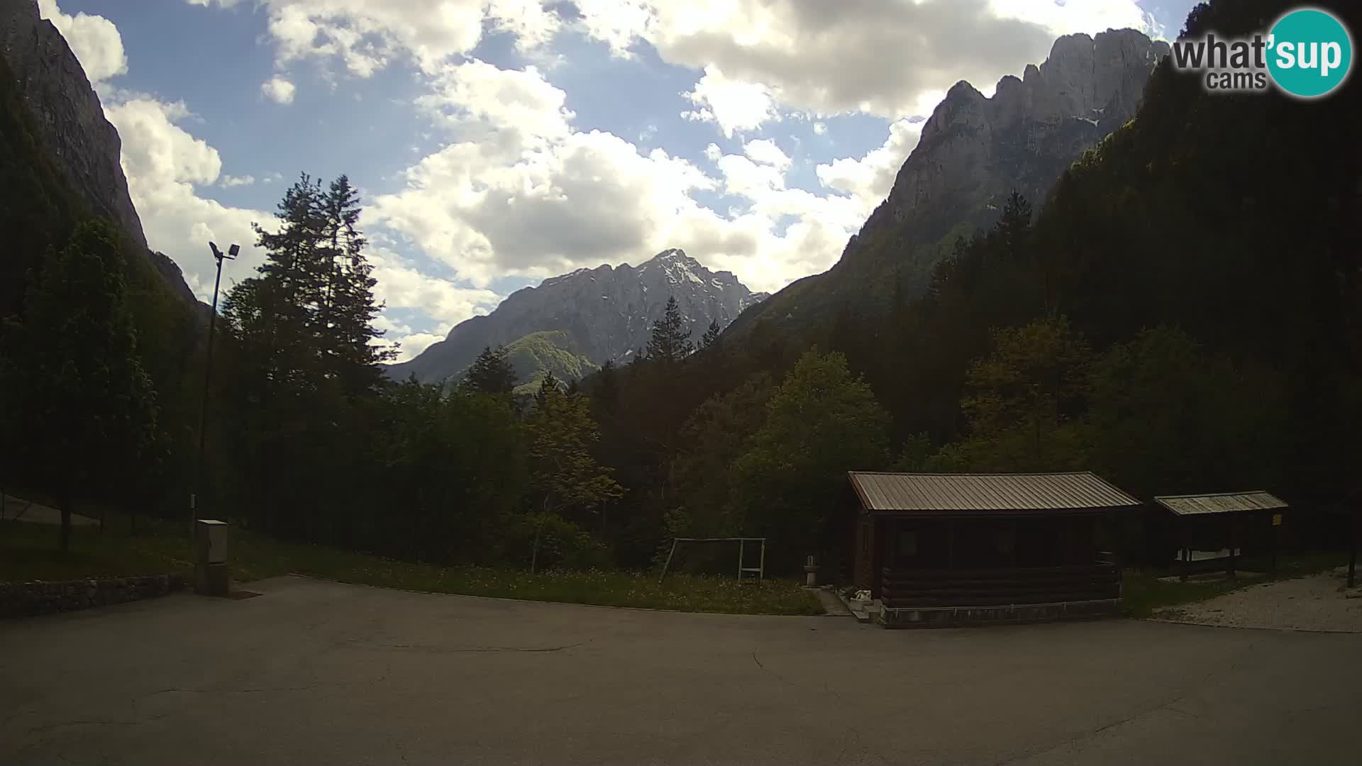 Web kamera Log pod Mangartom – Pogled na Jerebicu i Rombon – Bovec – Slovenija