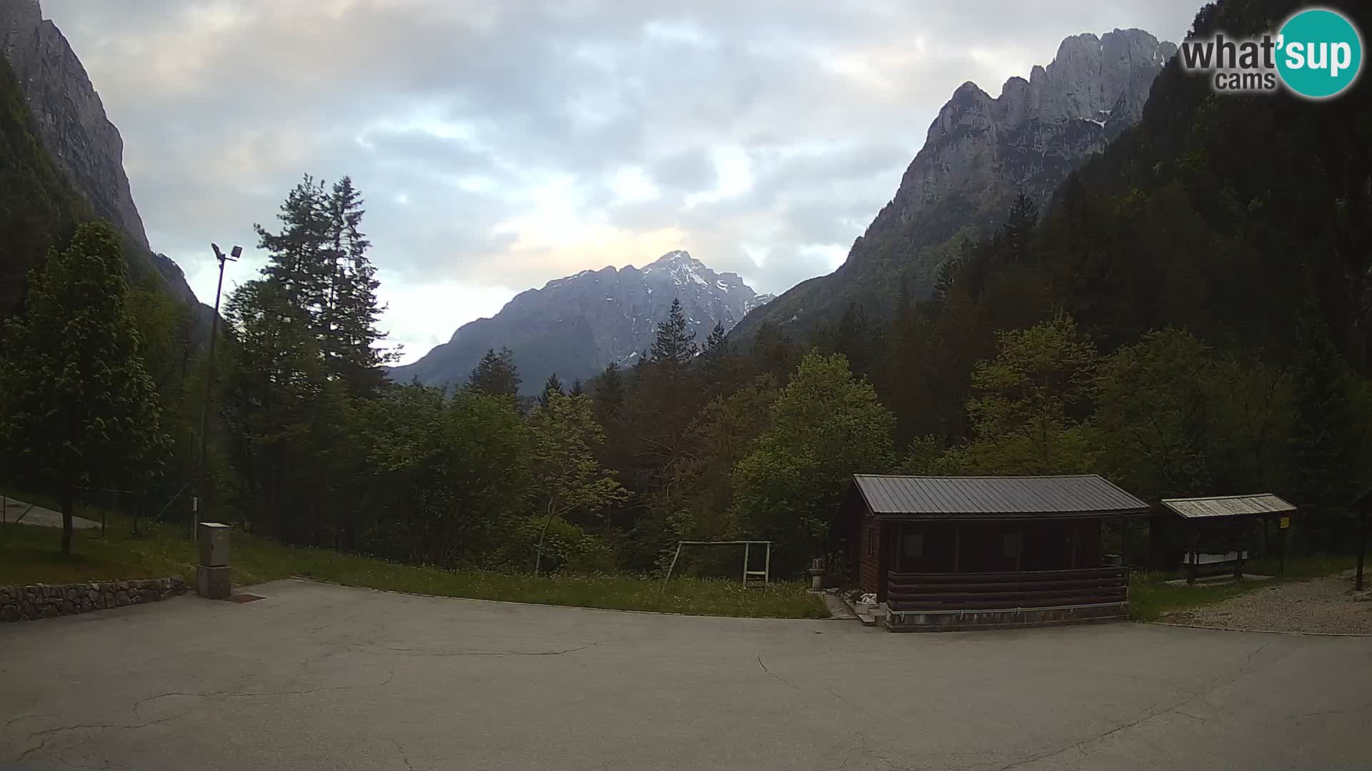 Web kamera Log pod Mangartom – Pogled na Jerebicu i Rombon – Bovec – Slovenija