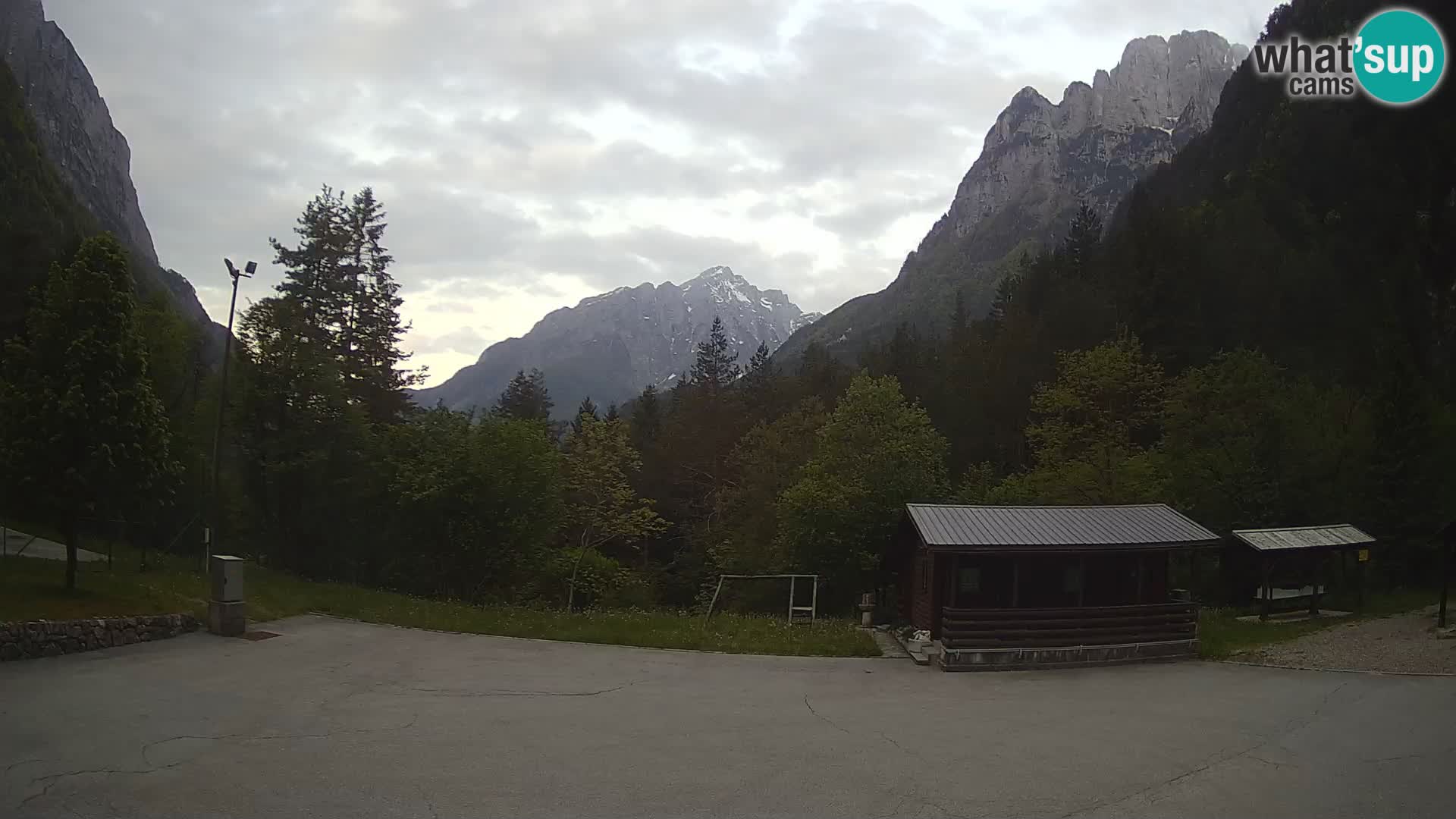 Web kamera Log pod Mangartom – Pogled na Jerebicu i Rombon – Bovec – Slovenija