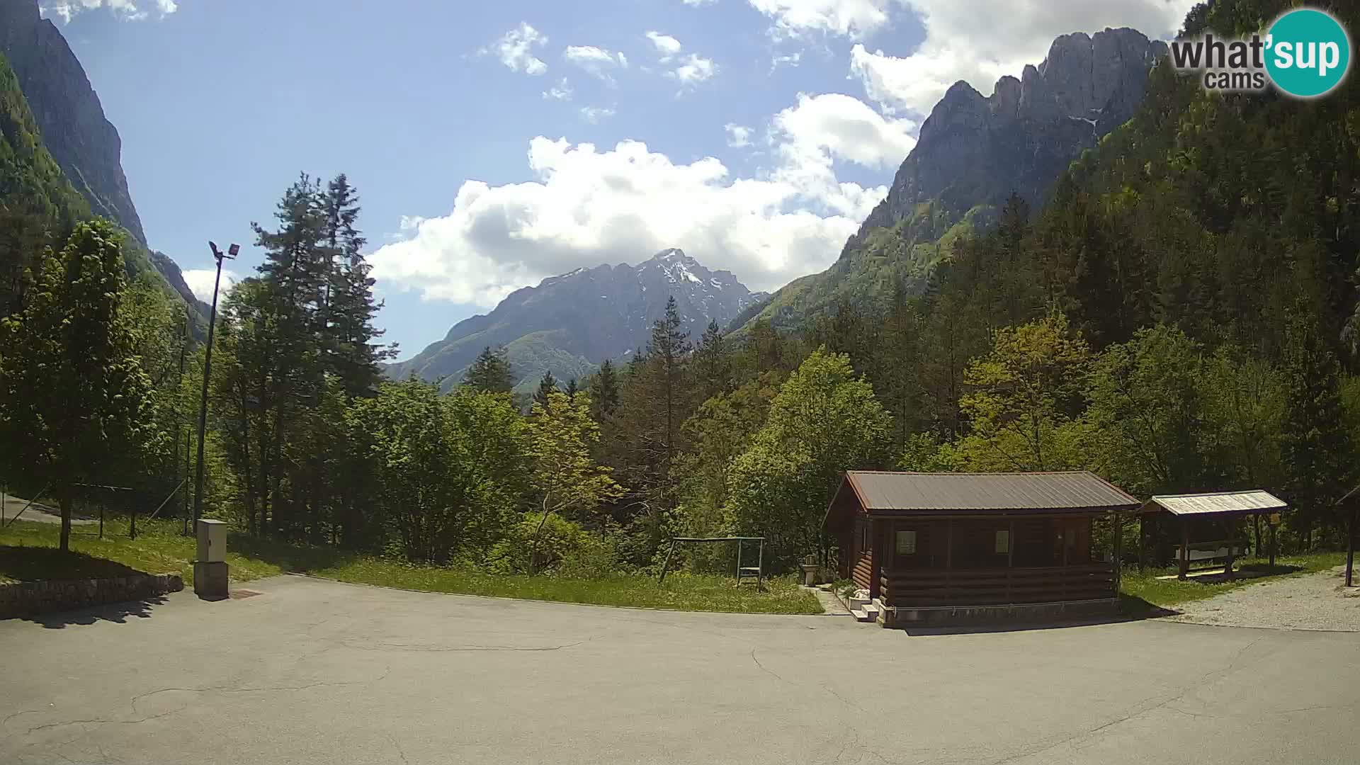Spletna kamera Log pod Mangartom – Pogled na Jerebico in Rombon – Bovec – Slovenija