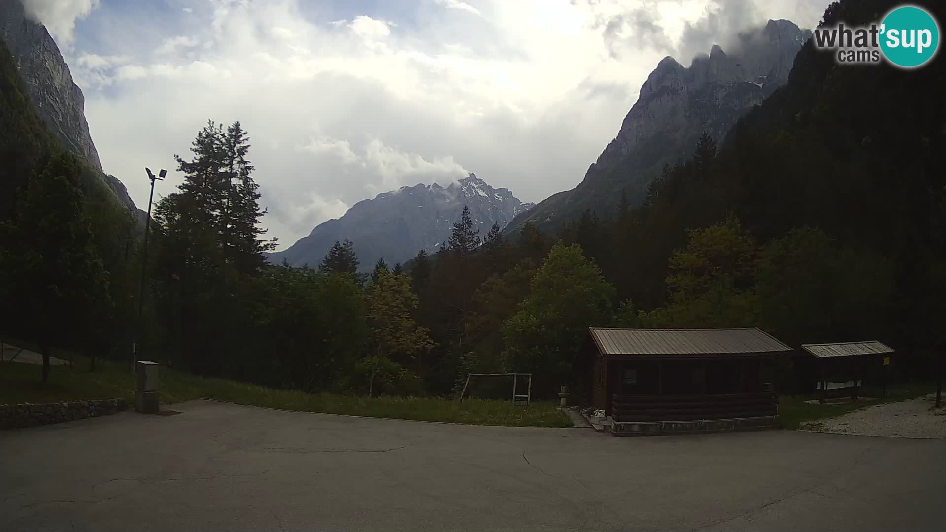 Log pod Mangartom webcam – Vista su Jerebica e Rombon – Bovec – Slovenia