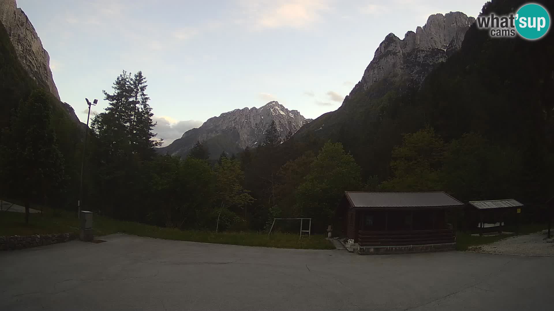 Web kamera Log pod Mangartom – Pogled na Jerebicu i Rombon – Bovec – Slovenija