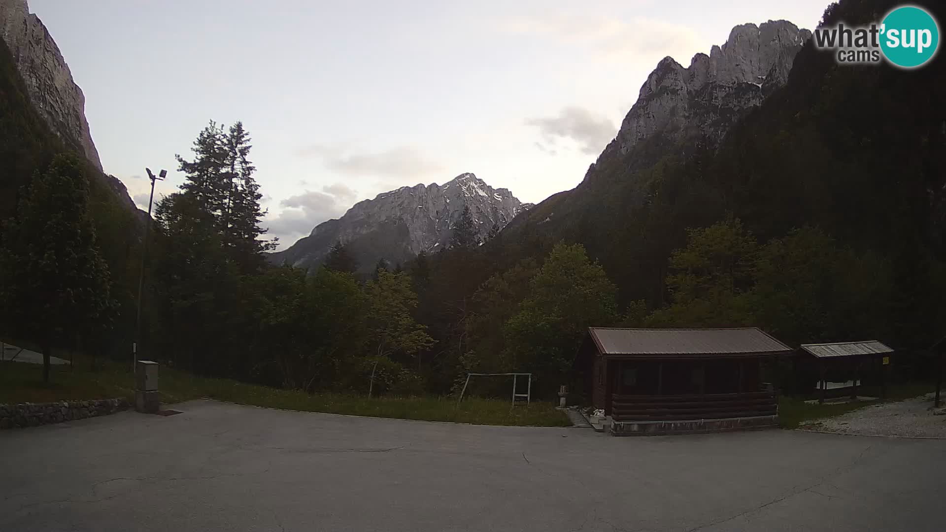 Log pod Mangartom webcam – Vista su Jerebica e Rombon – Bovec – Slovenia