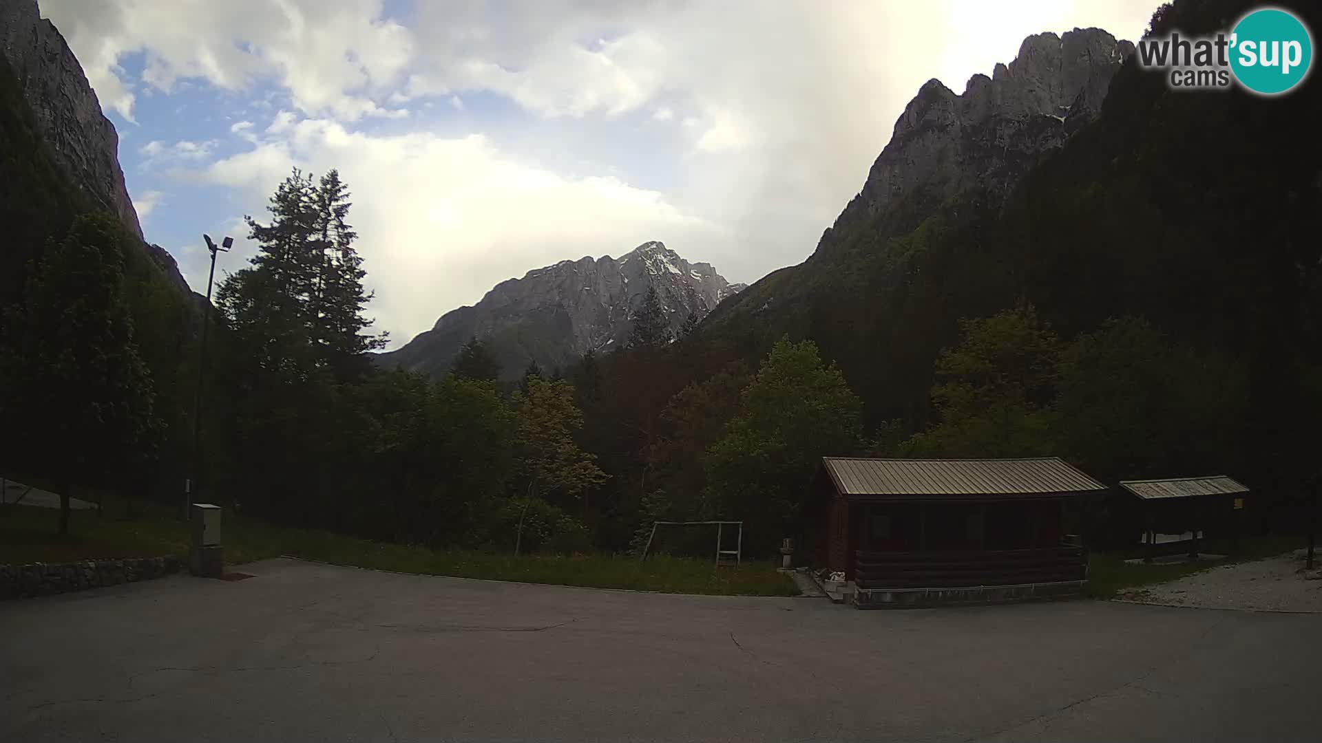 Web kamera Log pod Mangartom – Pogled na Jerebicu i Rombon – Bovec – Slovenija