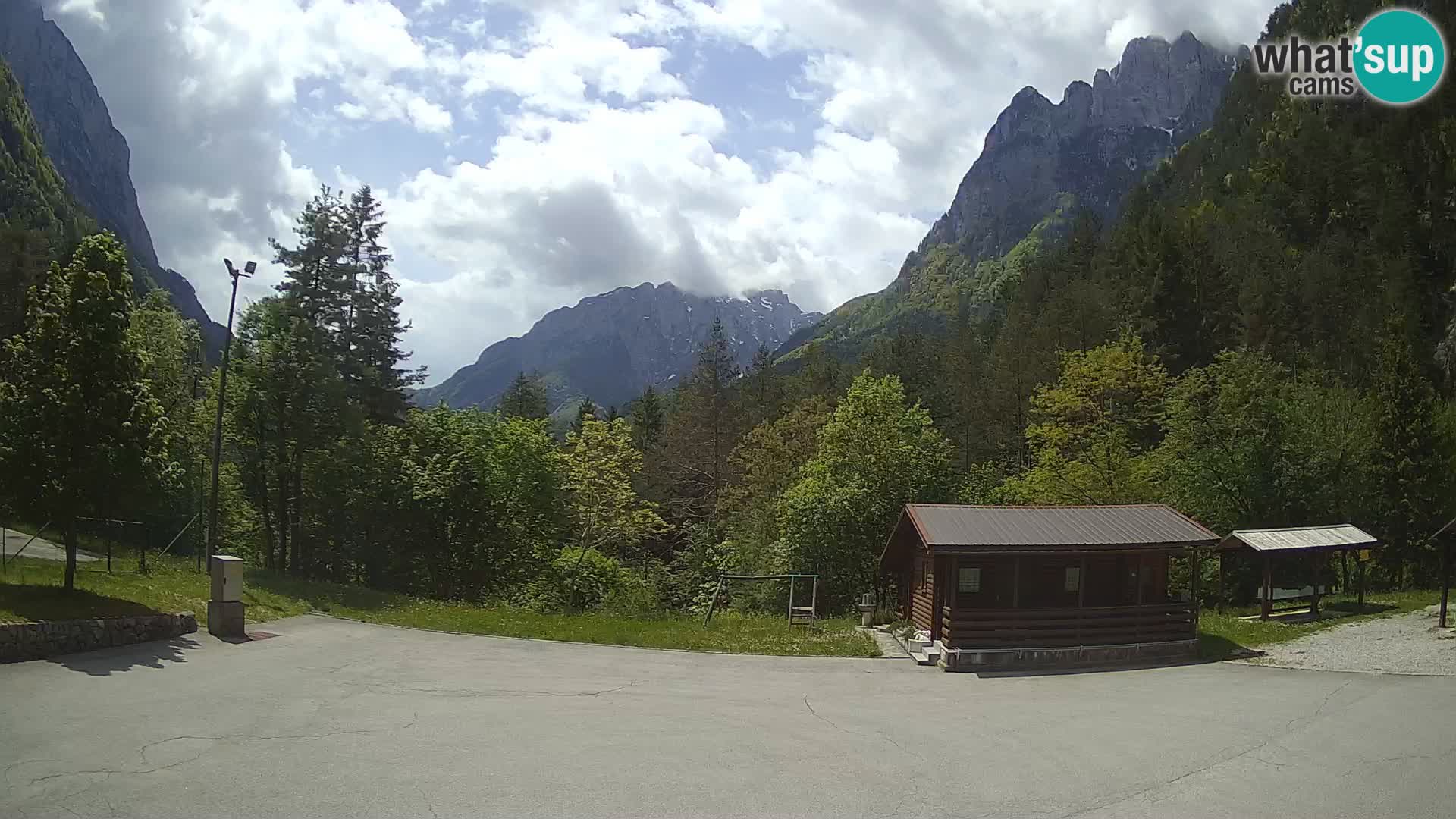 Spletna kamera Log pod Mangartom – Pogled na Jerebico in Rombon – Bovec – Slovenija