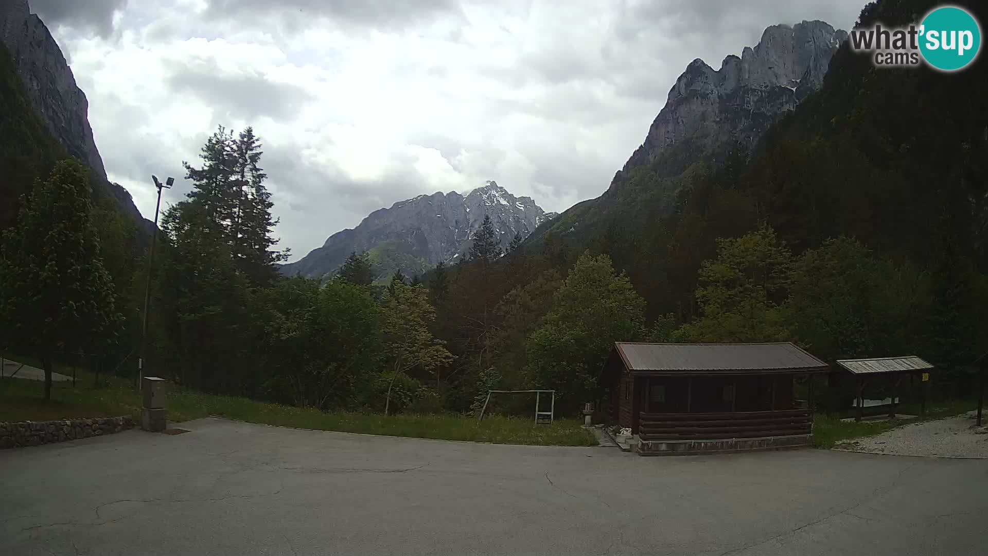 Web kamera Log pod Mangartom – Pogled na Jerebicu i Rombon – Bovec – Slovenija