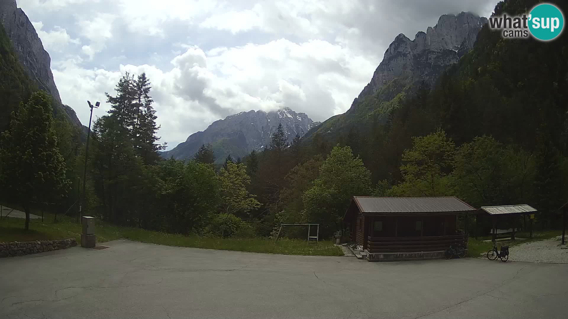 Web kamera Log pod Mangartom – Pogled na Jerebicu i Rombon – Bovec – Slovenija