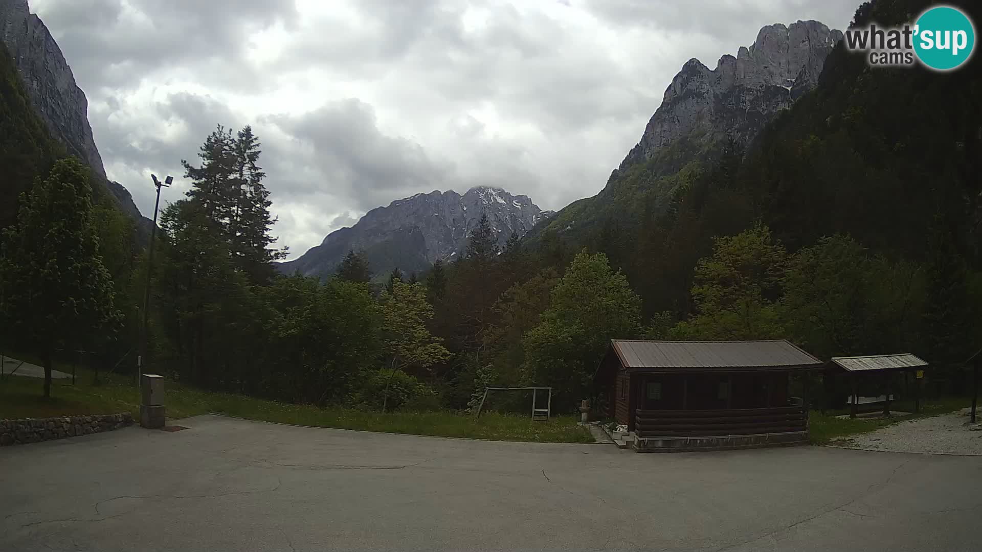 Log pod Mangartom webcam – Vista su Jerebica e Rombon – Bovec – Slovenia