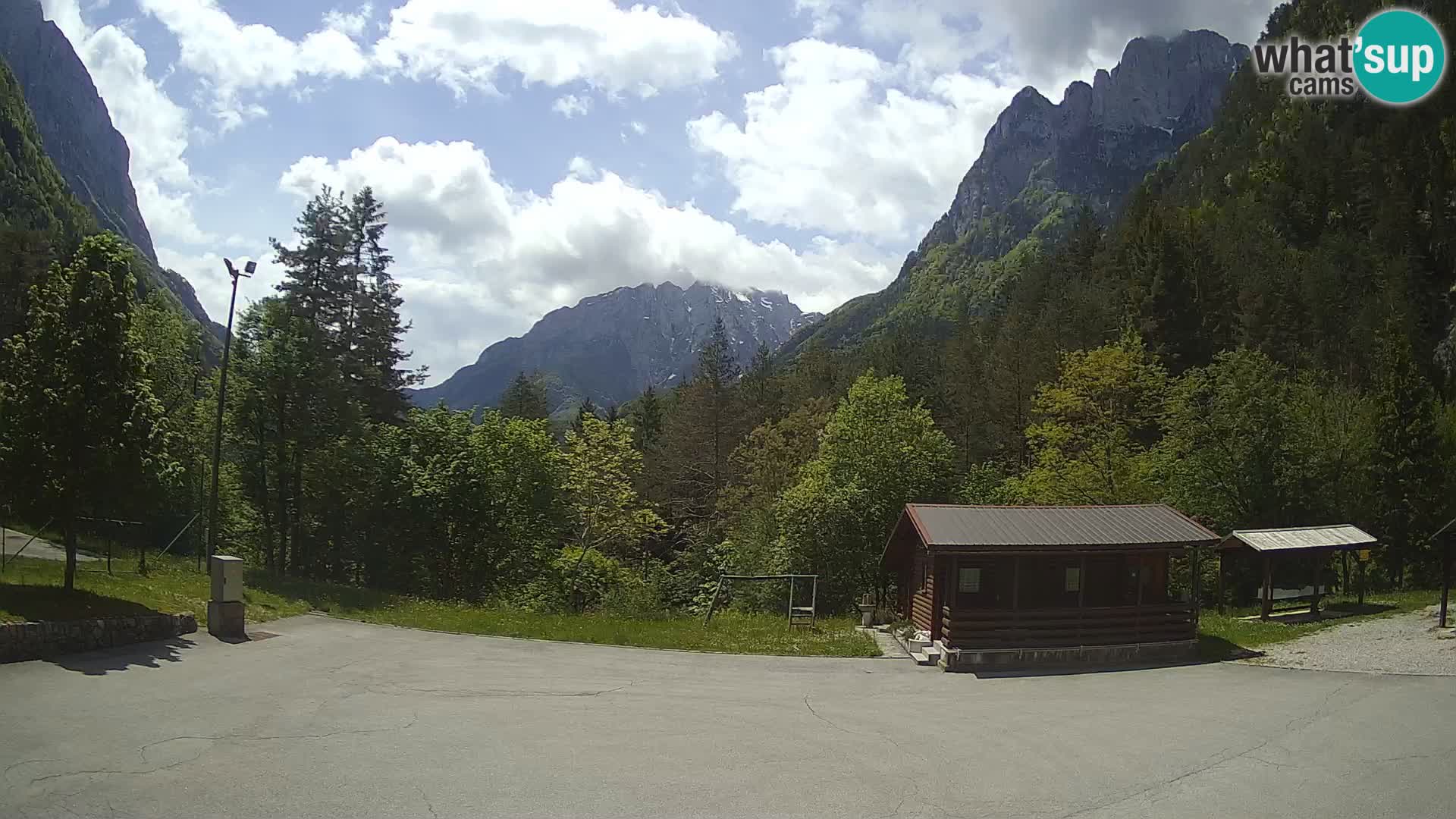 Spletna kamera Log pod Mangartom – Pogled na Jerebico in Rombon – Bovec – Slovenija