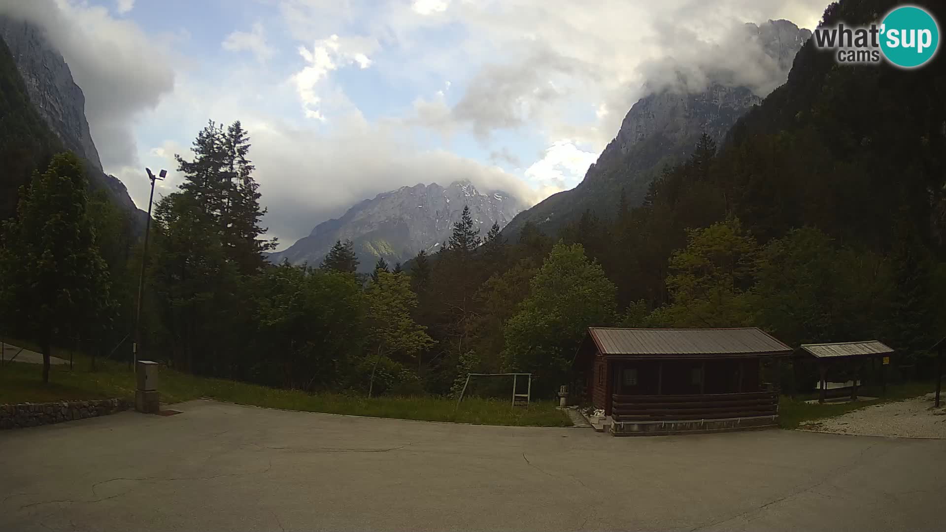 Web kamera Log pod Mangartom – Pogled na Jerebicu i Rombon – Bovec – Slovenija