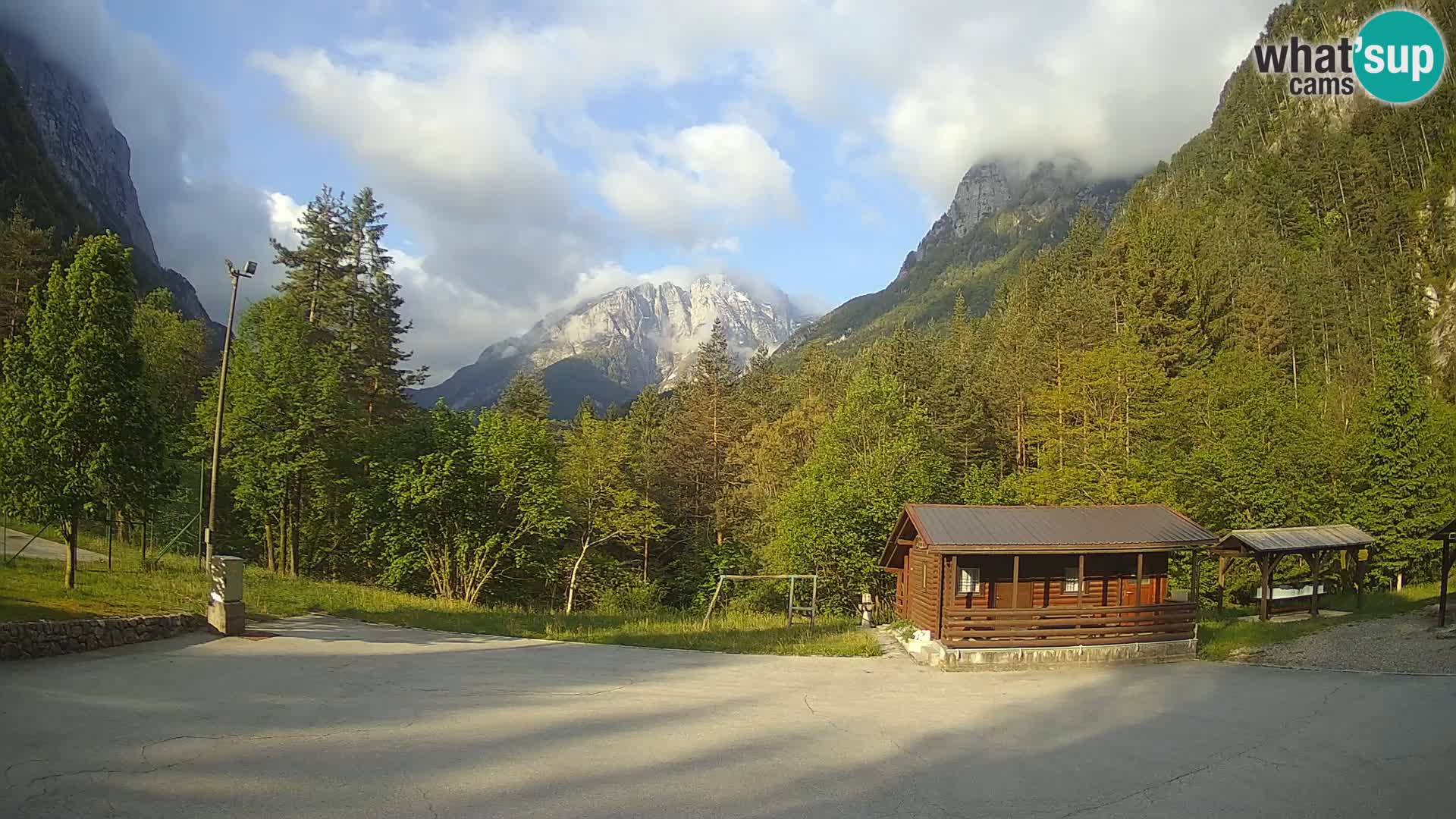 Web kamera Log pod Mangartom – Pogled na Jerebicu i Rombon – Bovec – Slovenija